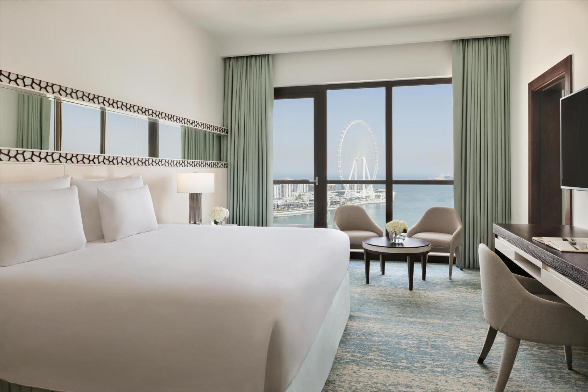 Family One Bedroom Suite 2 Balconies-Ain Dubai View-Coral Lounge Access