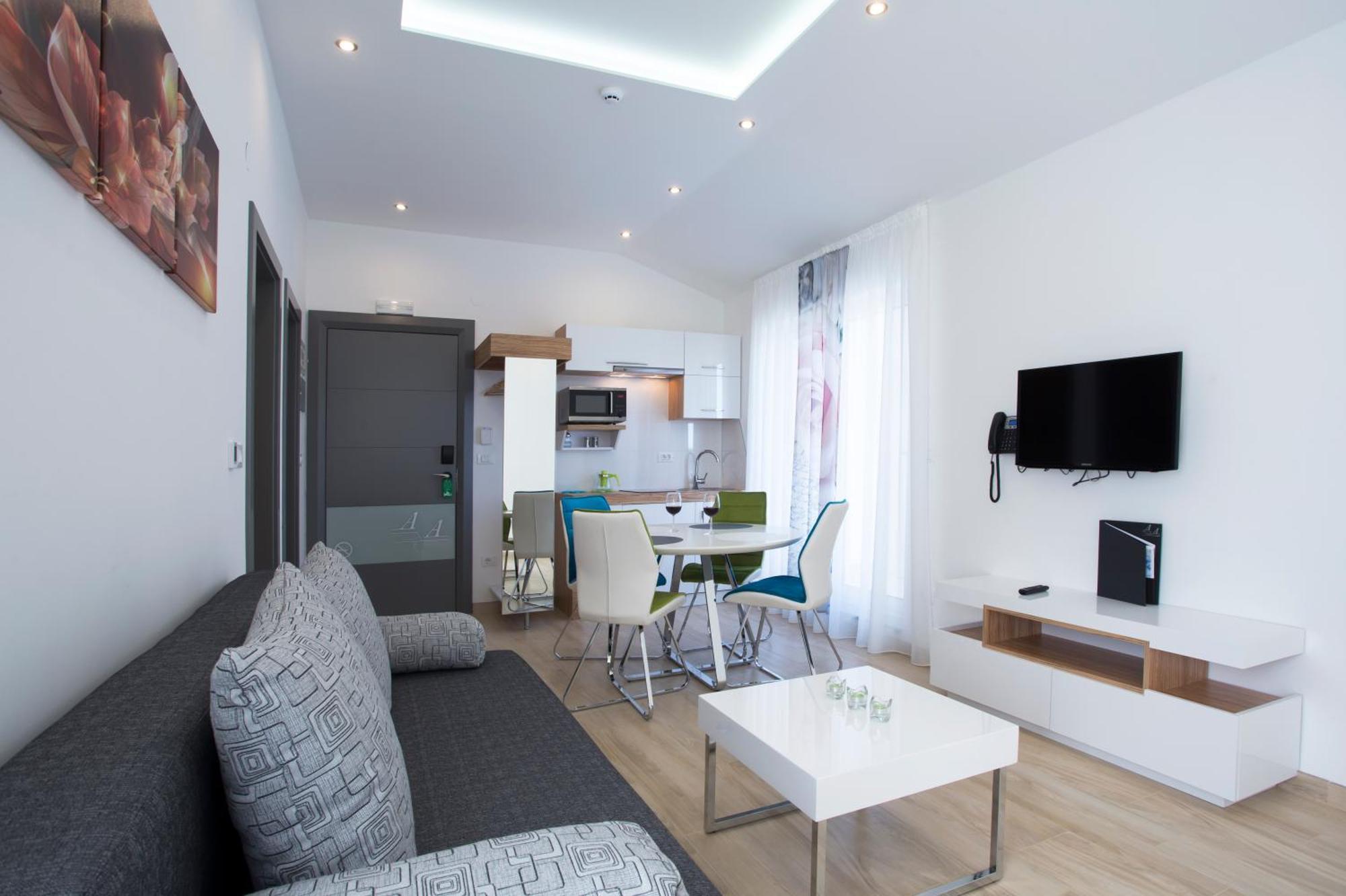 One-Bedroom Apartment Sea View