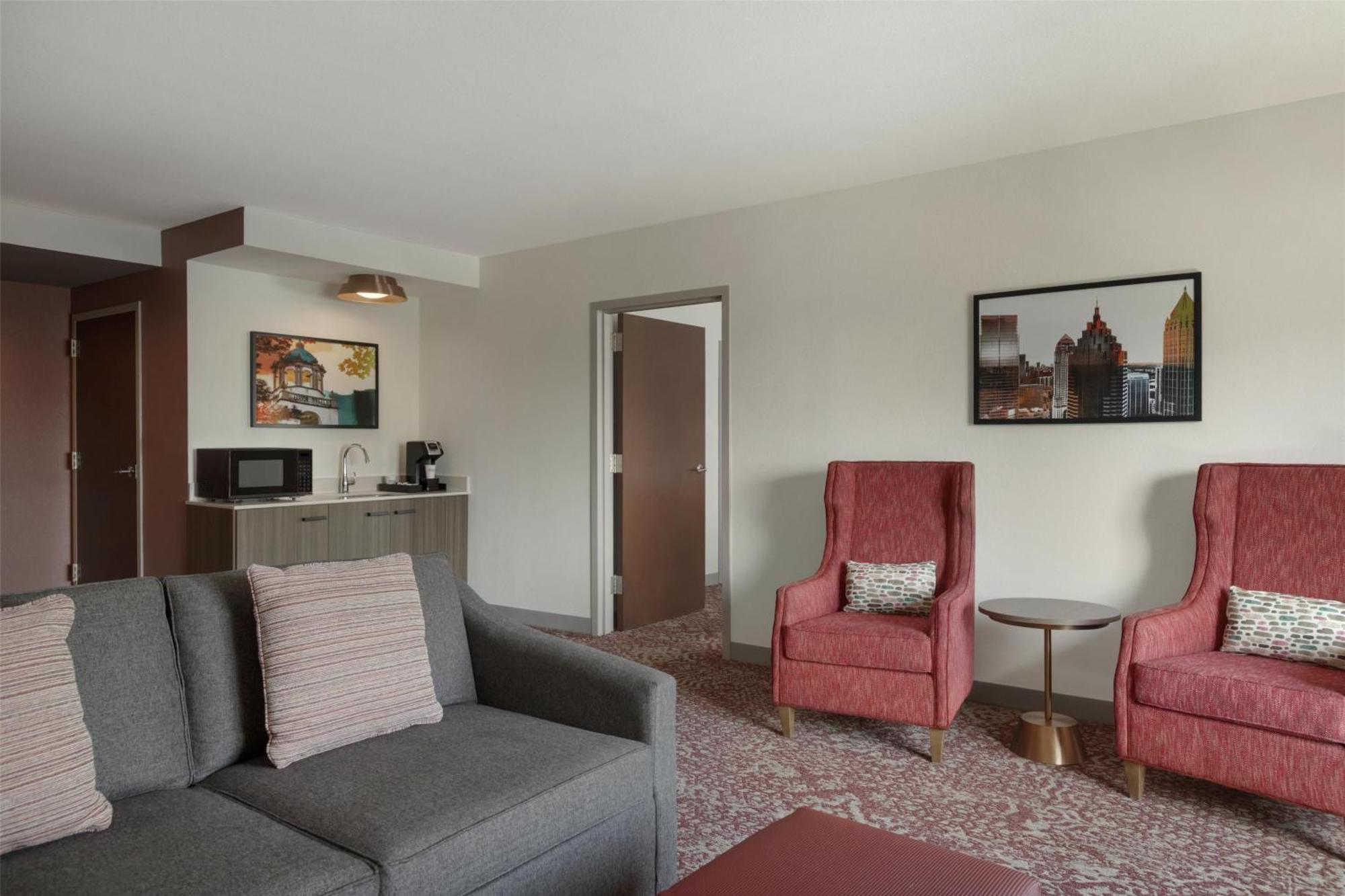 Deluxe King Suite