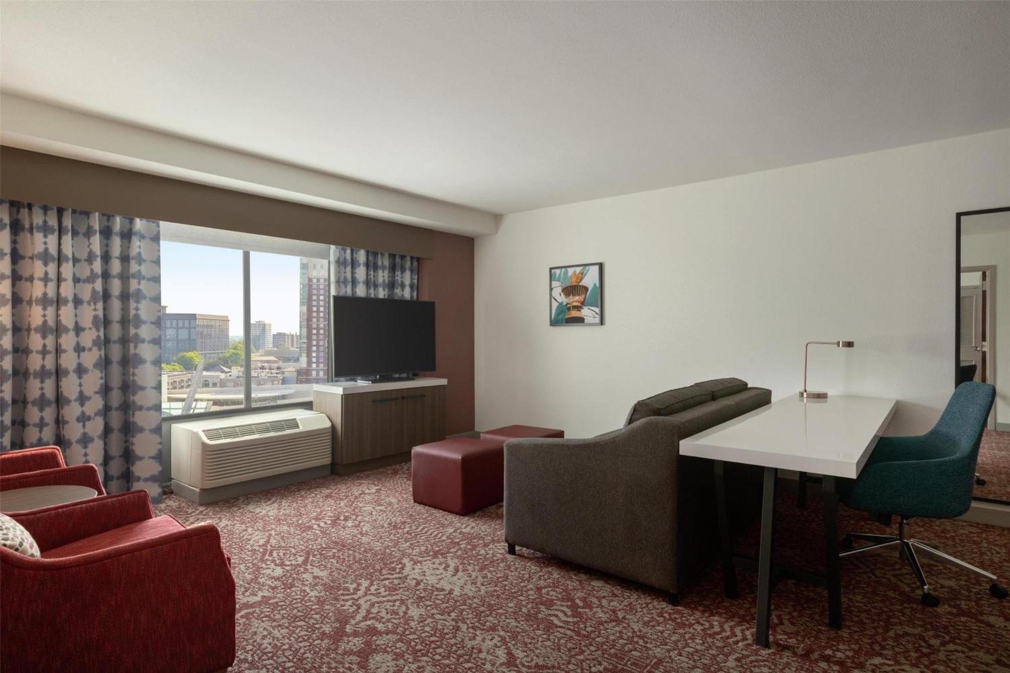 Deluxe King Suite