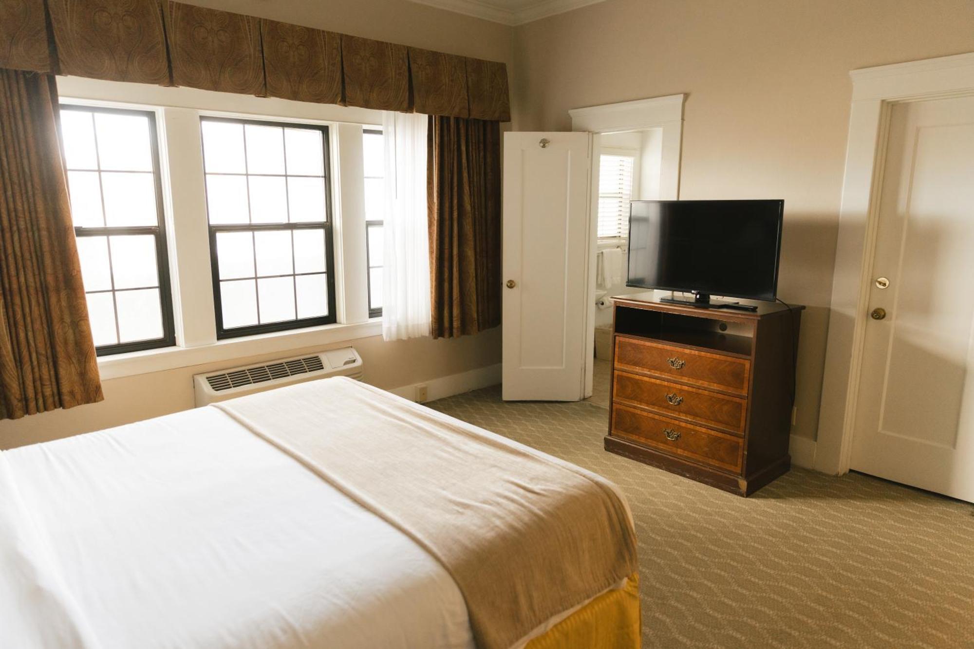 Standard King Room,1695324398:JPEG