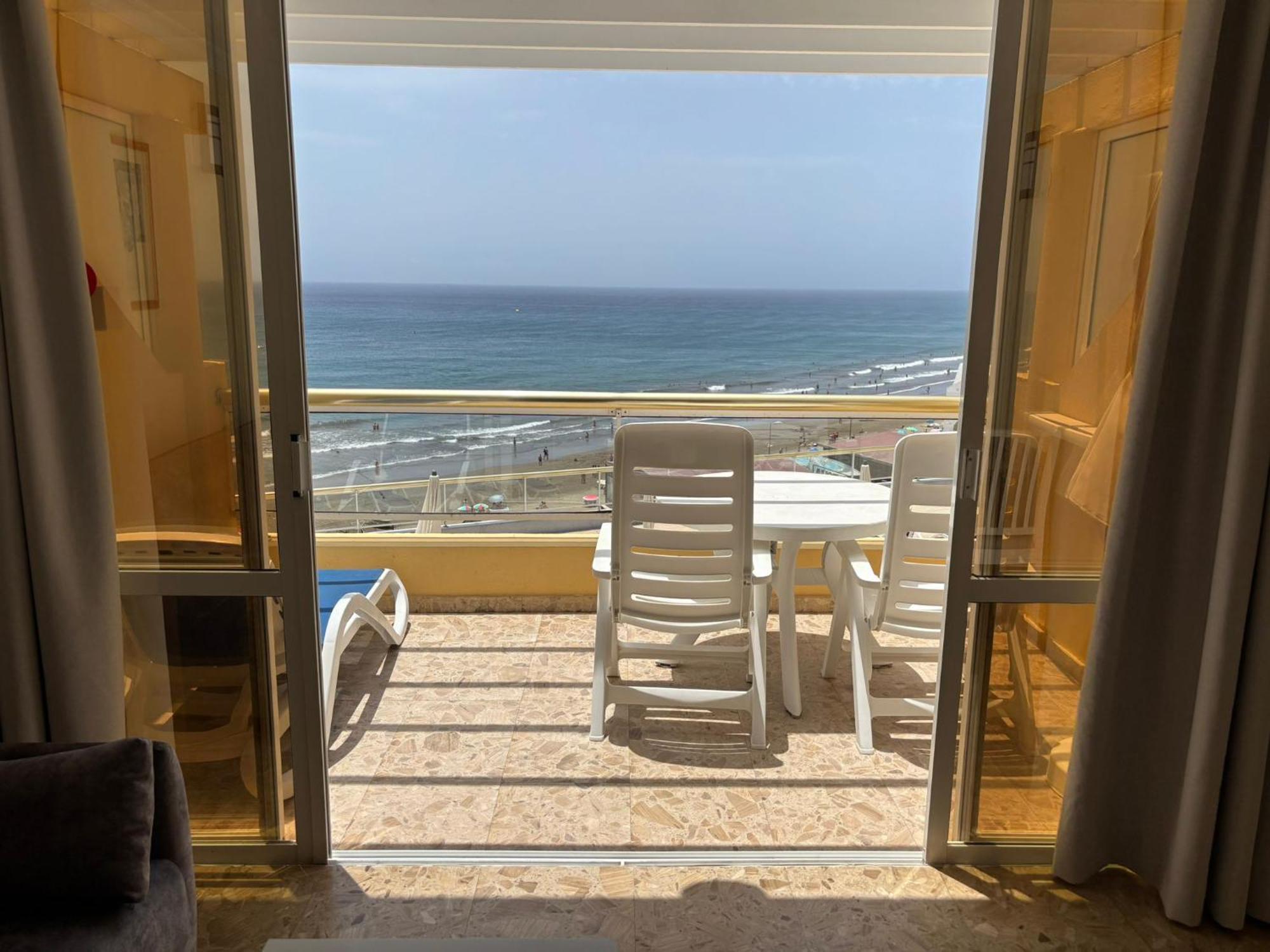 Deluxe One-Bedroom Apartment