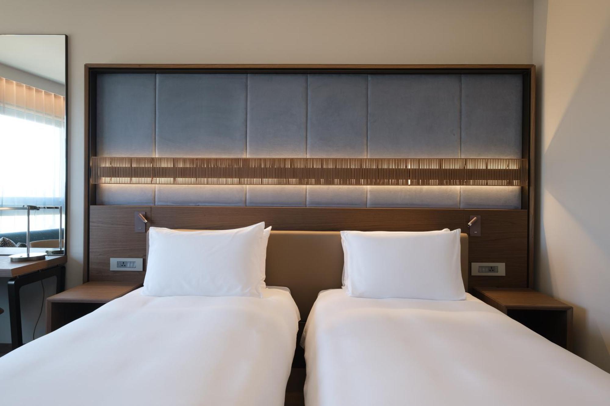 Deluxe Twin Room Balcony Sea View Club Access