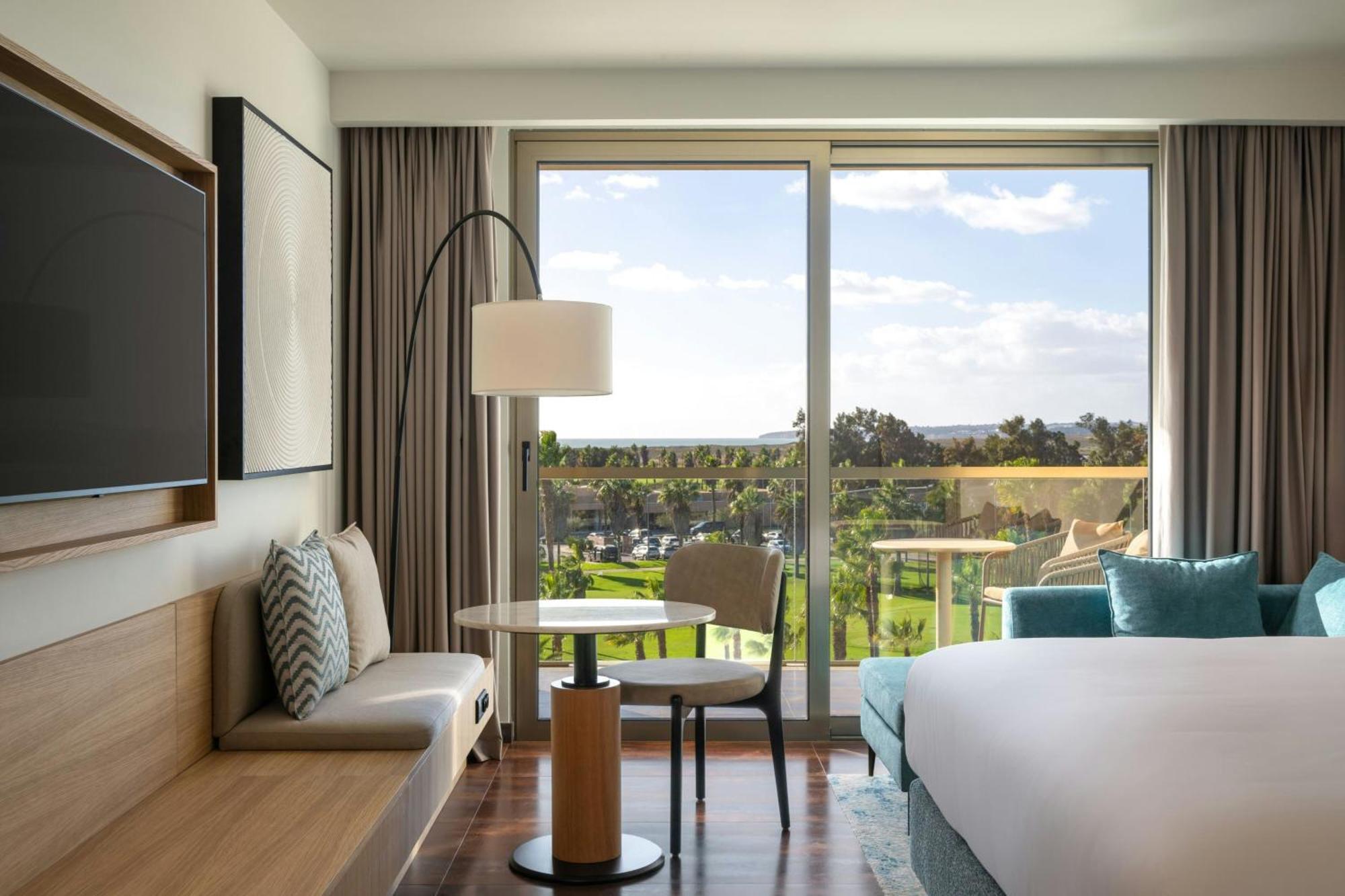 Deluxe Twin Room Balcony Resort View
