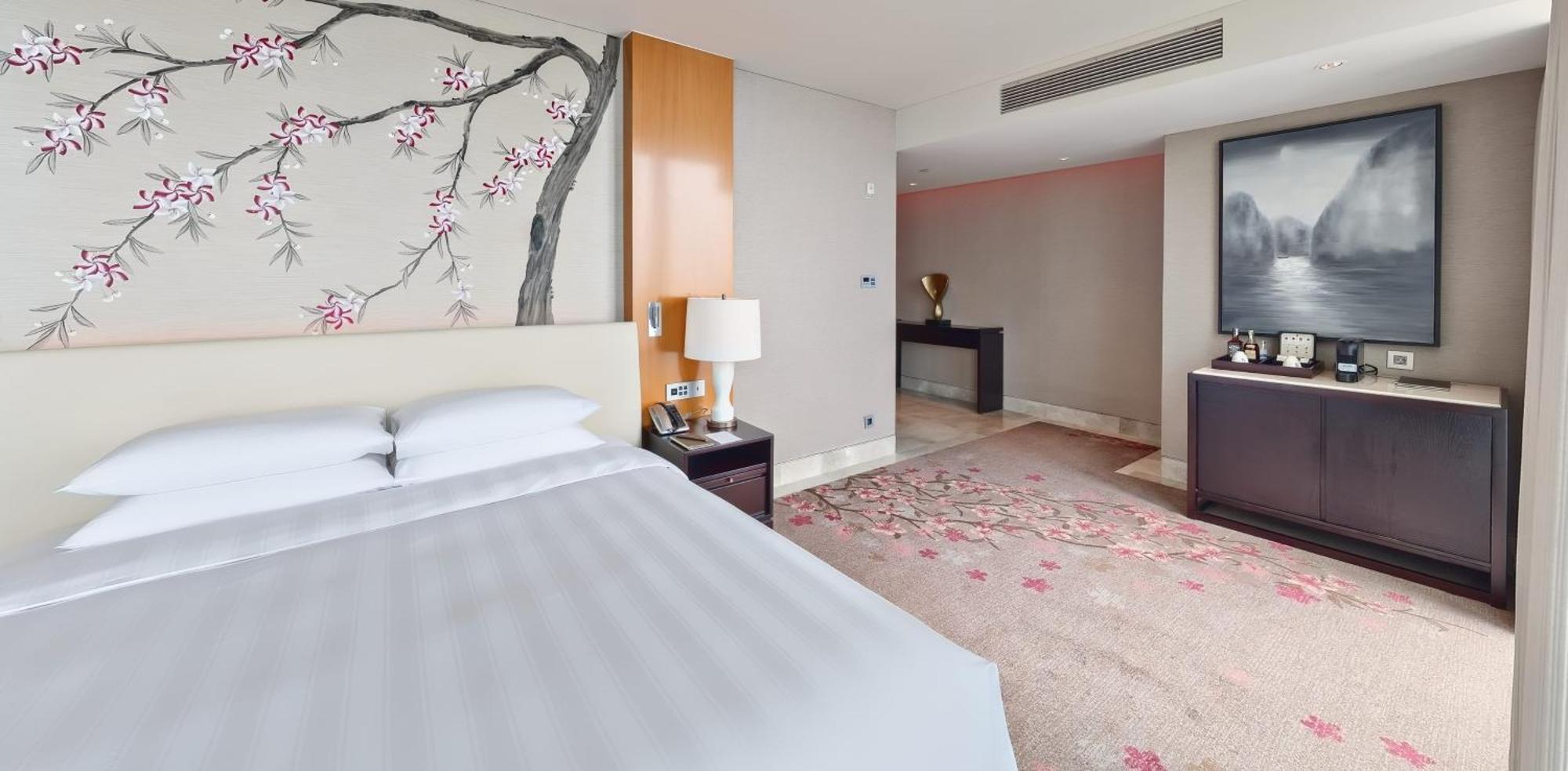 Club Junior King Suite