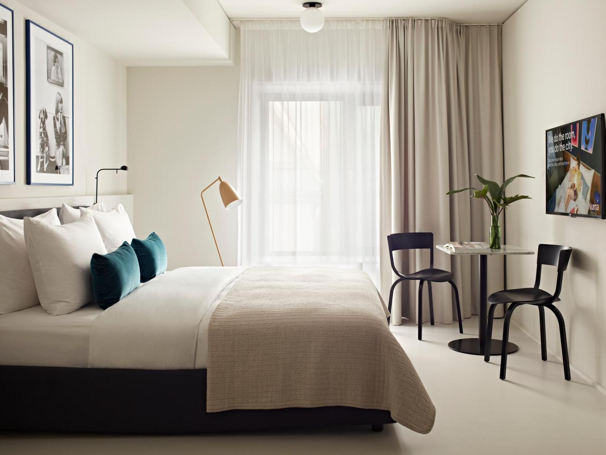 Medium Room