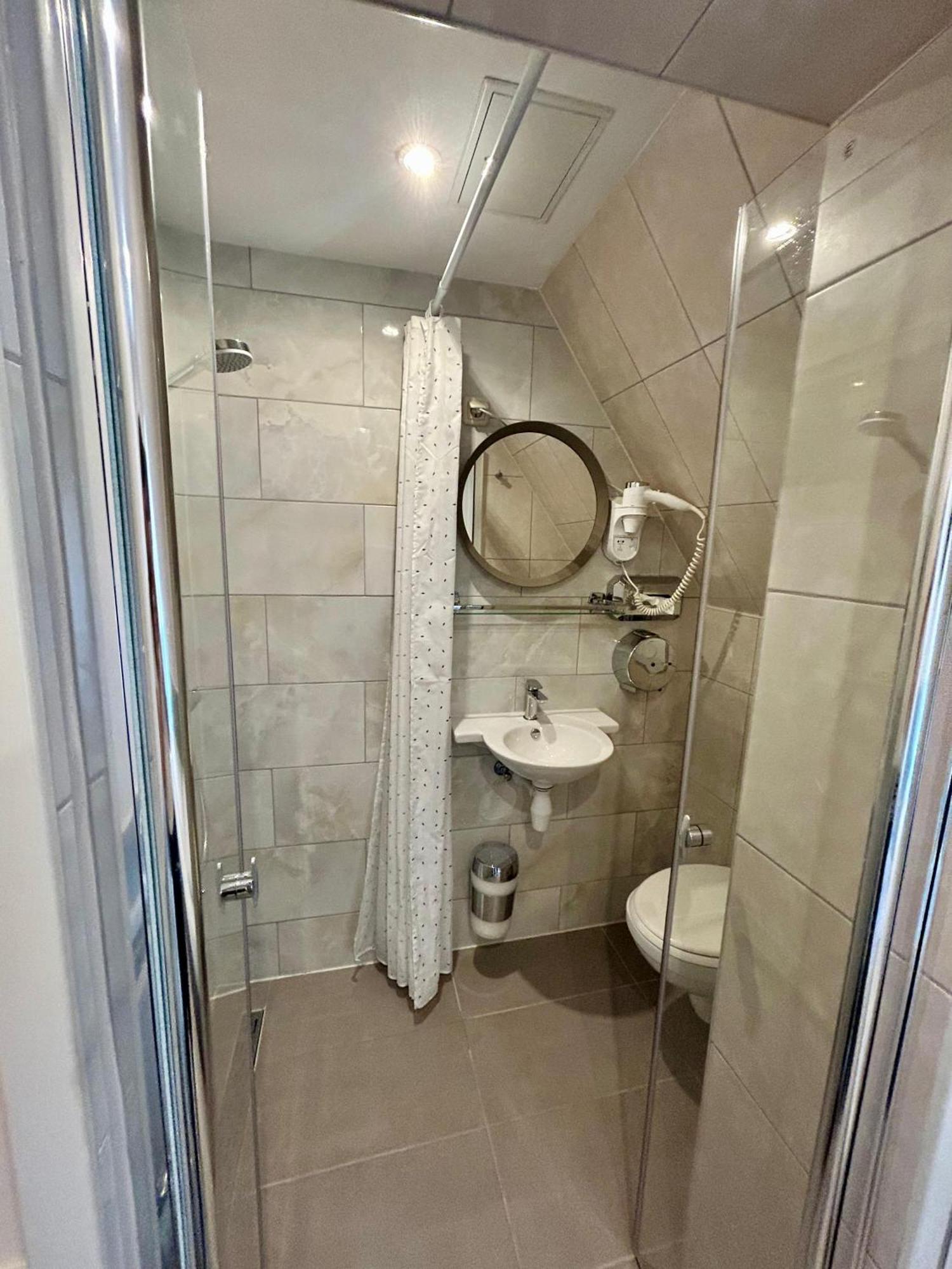 Single Room Private Bathroom