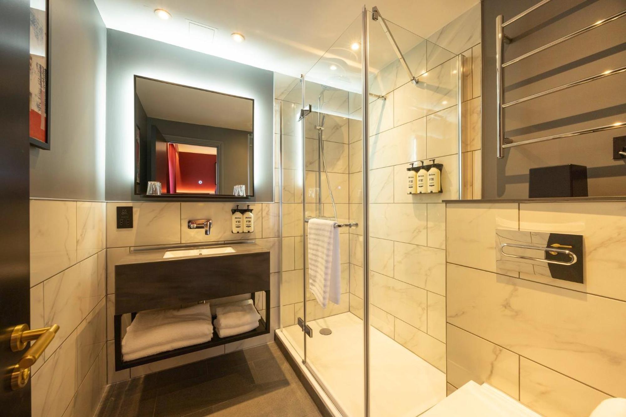 Standard Queen Room