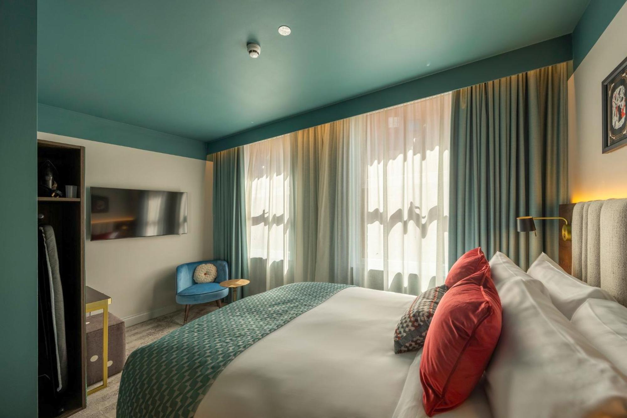 Premium Queen Room