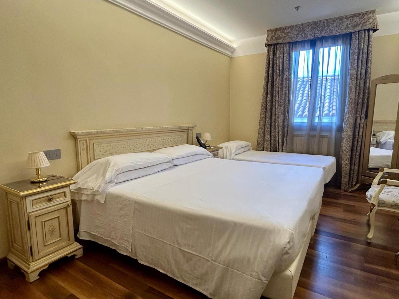 Classic Dreibettzimmer