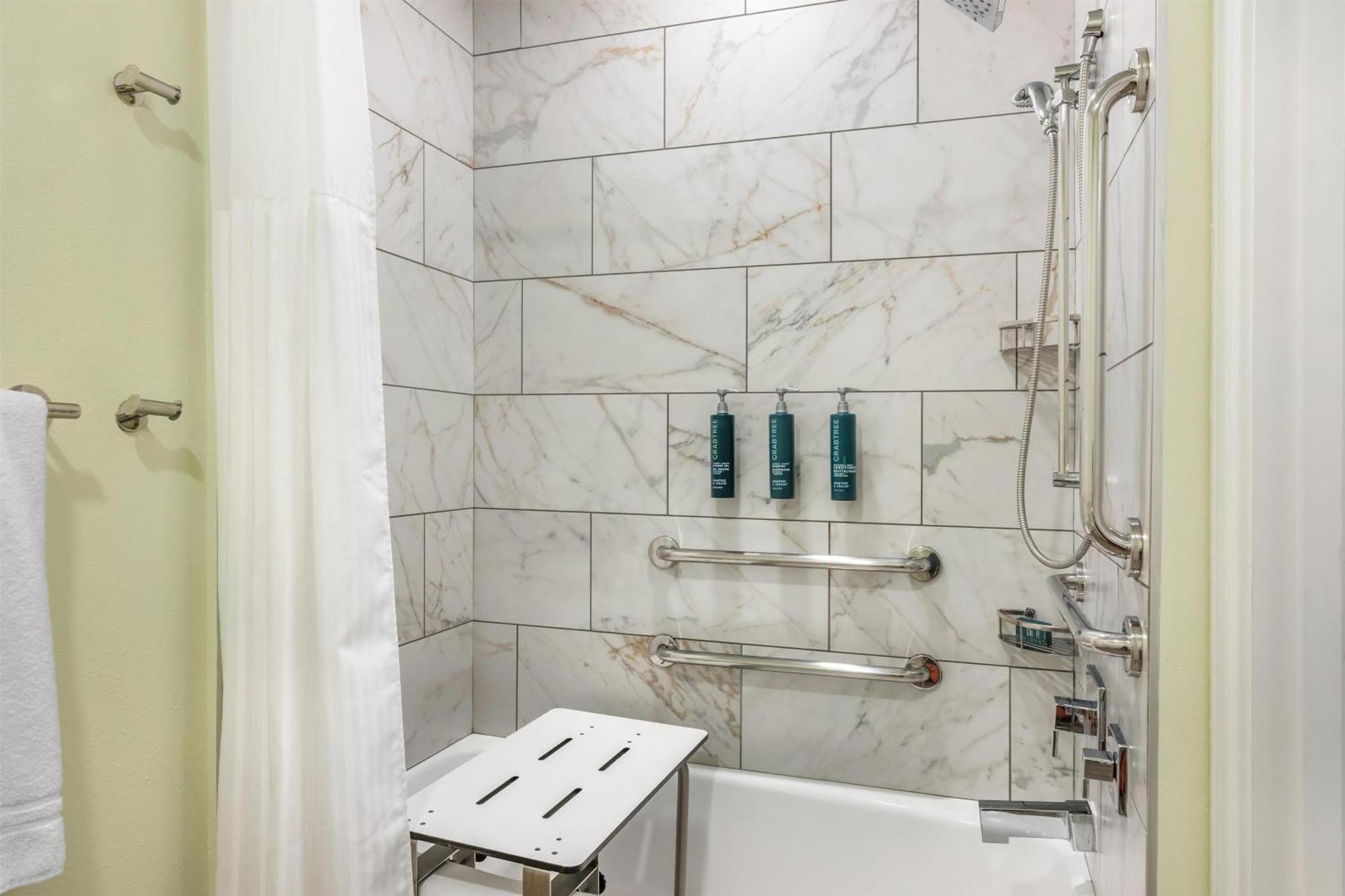 Three-Bedroom King Suite Two Twin Beds Bath Tub Mobility Accessible