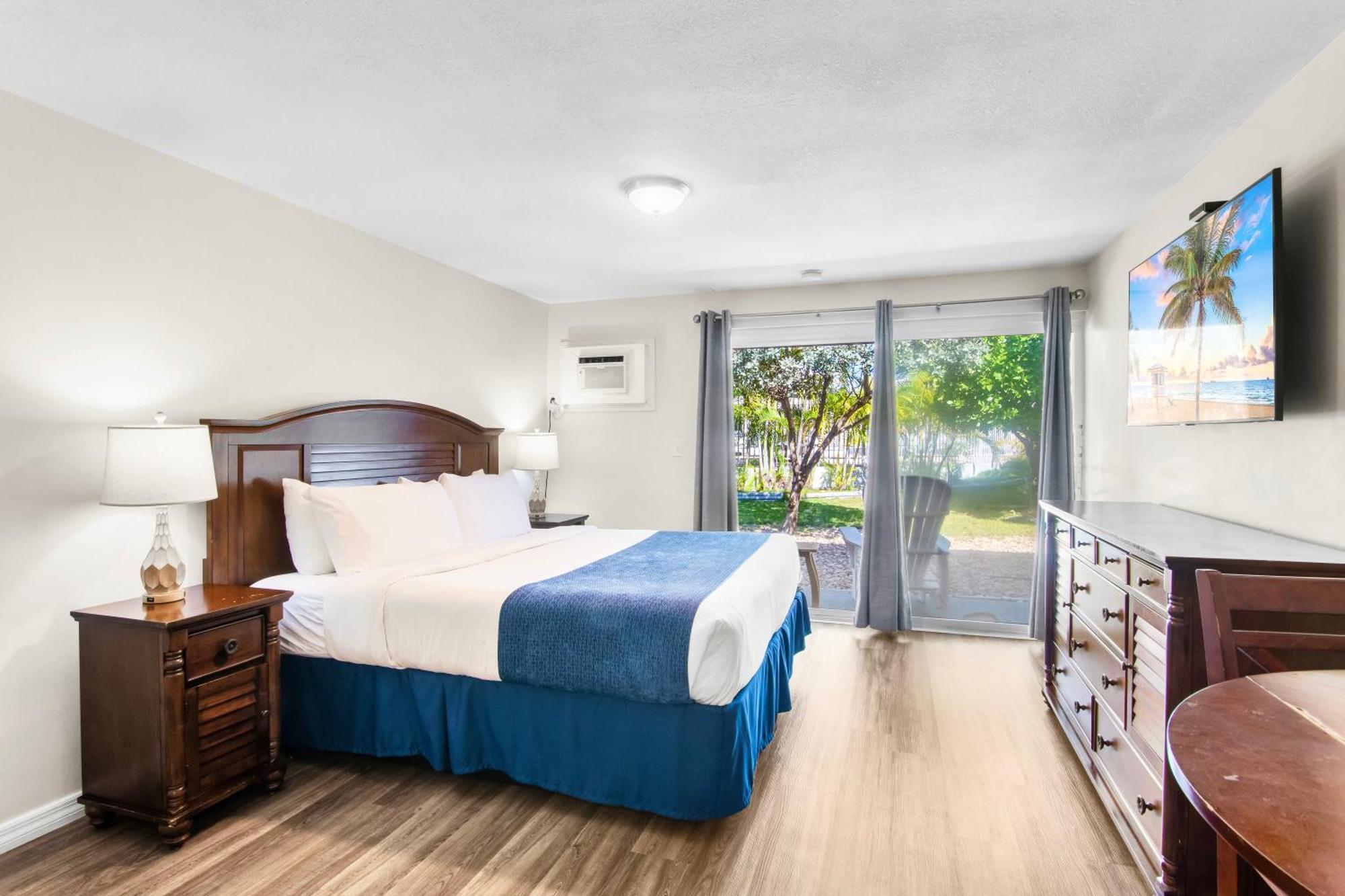 King Room Pool View