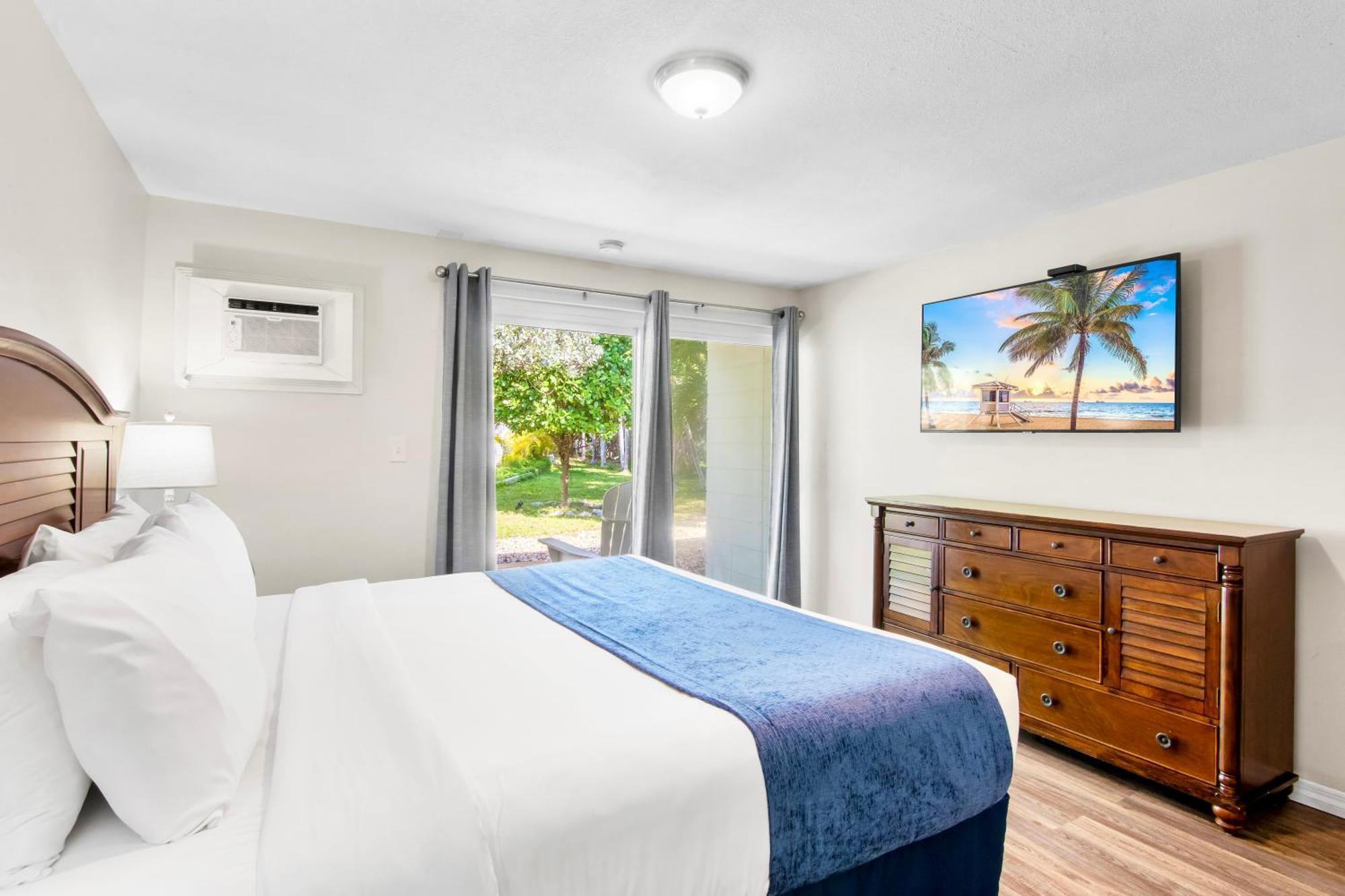King Room Pool View