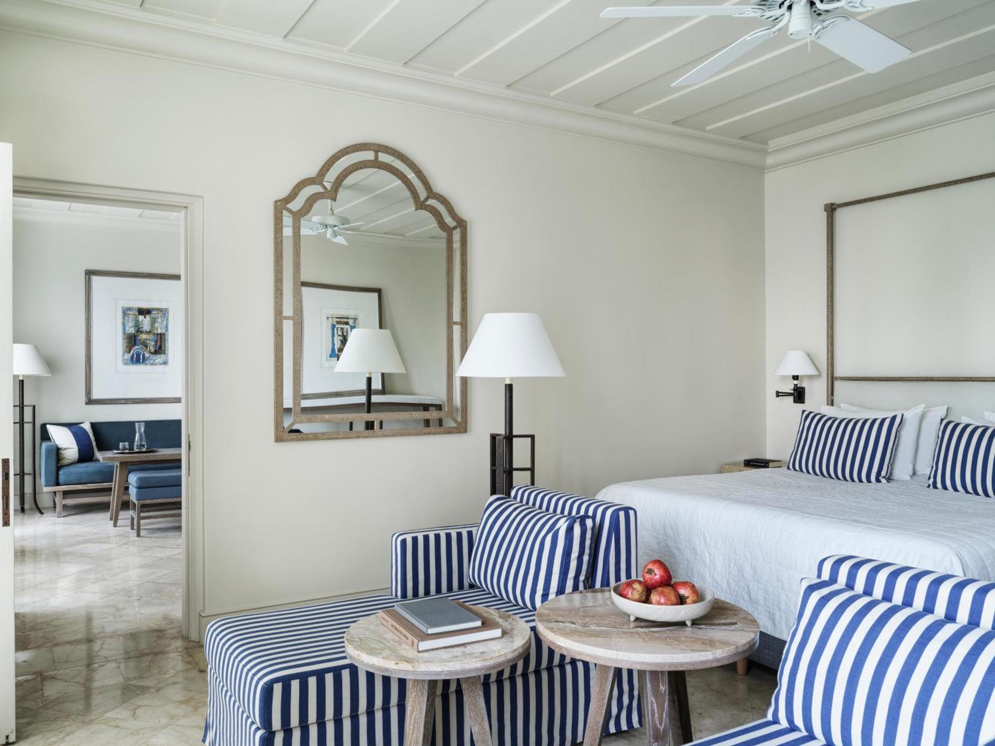 Family Interconnecting Studio Suites Sea View