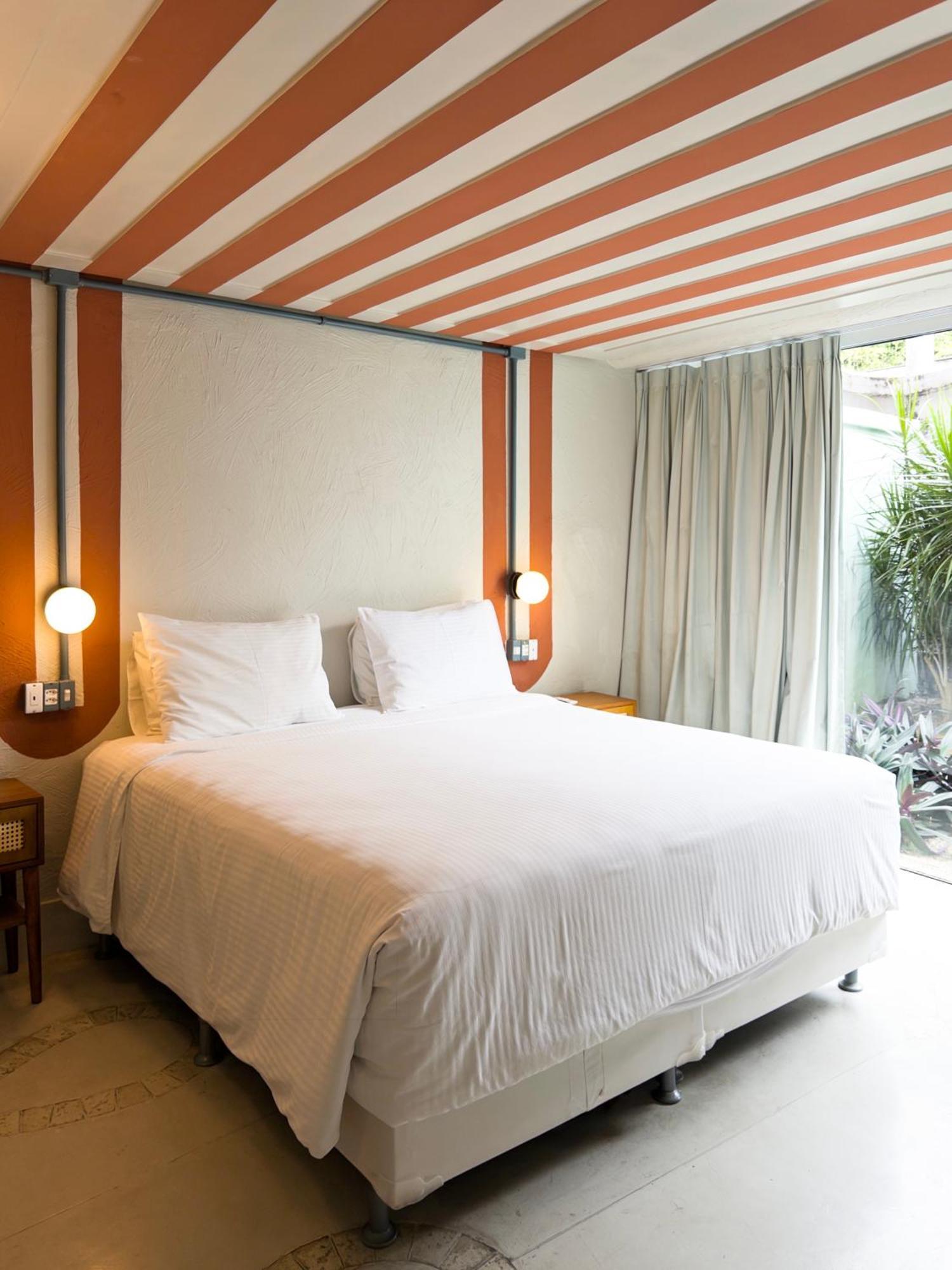 Queen Room Garden View