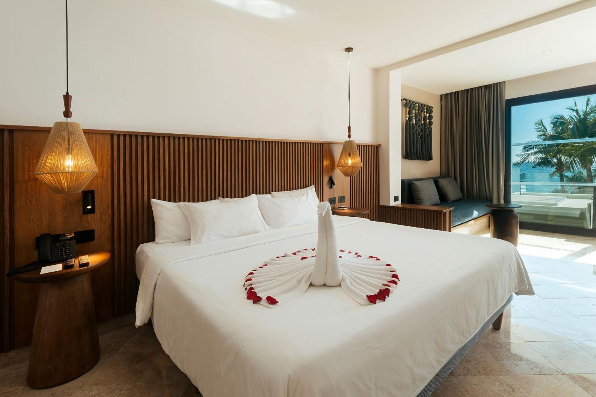 Junior Suite Premium Ocean Front