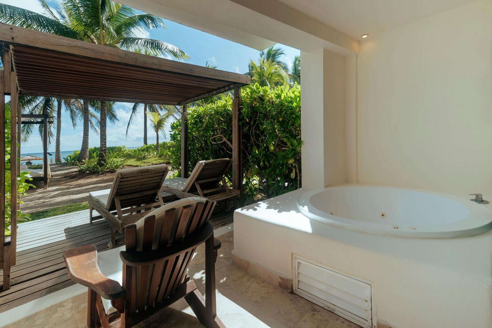 Junior Suite Garden Ocean Front