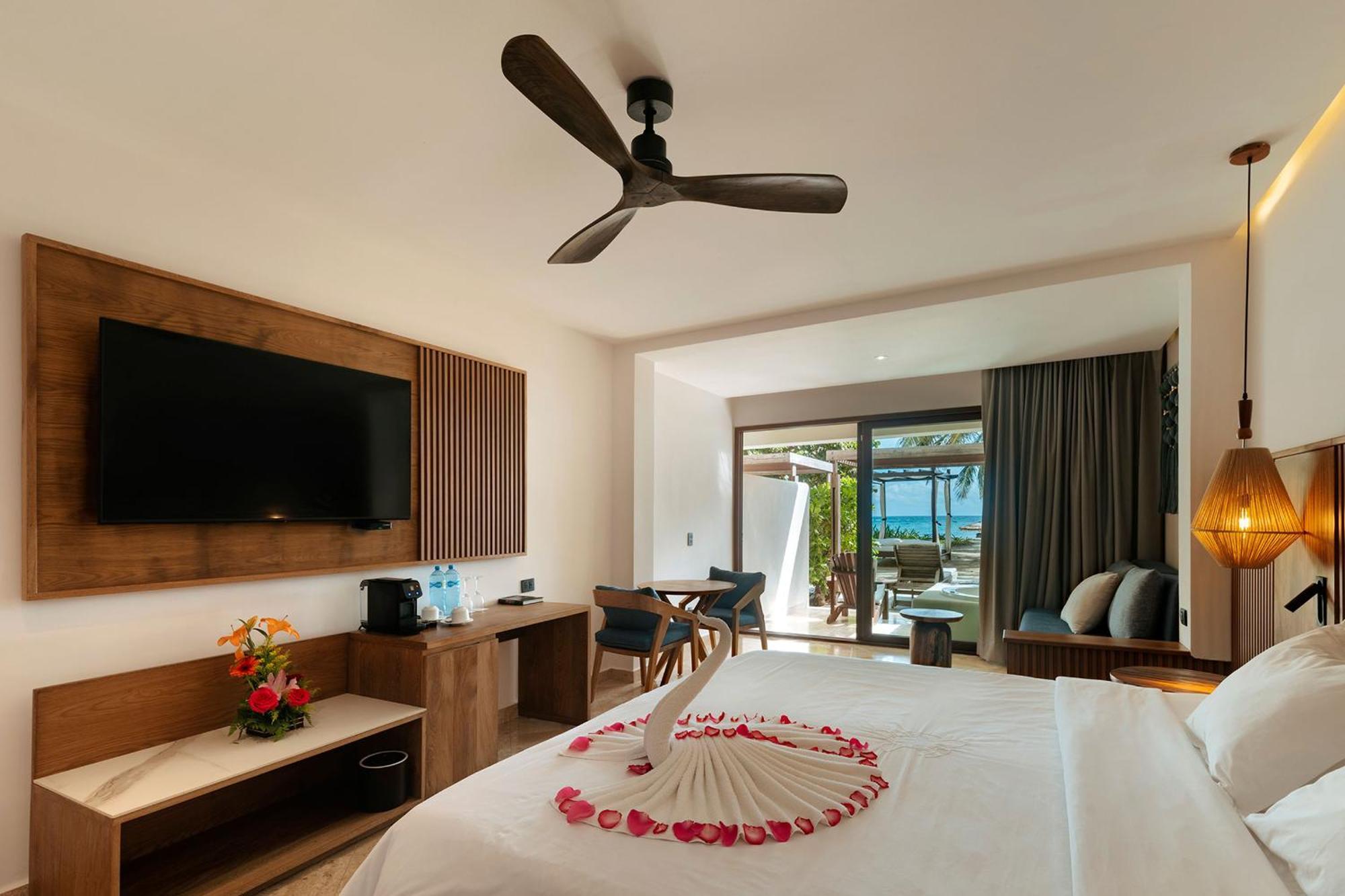 Junior Suite Garden Premium Ocean Front