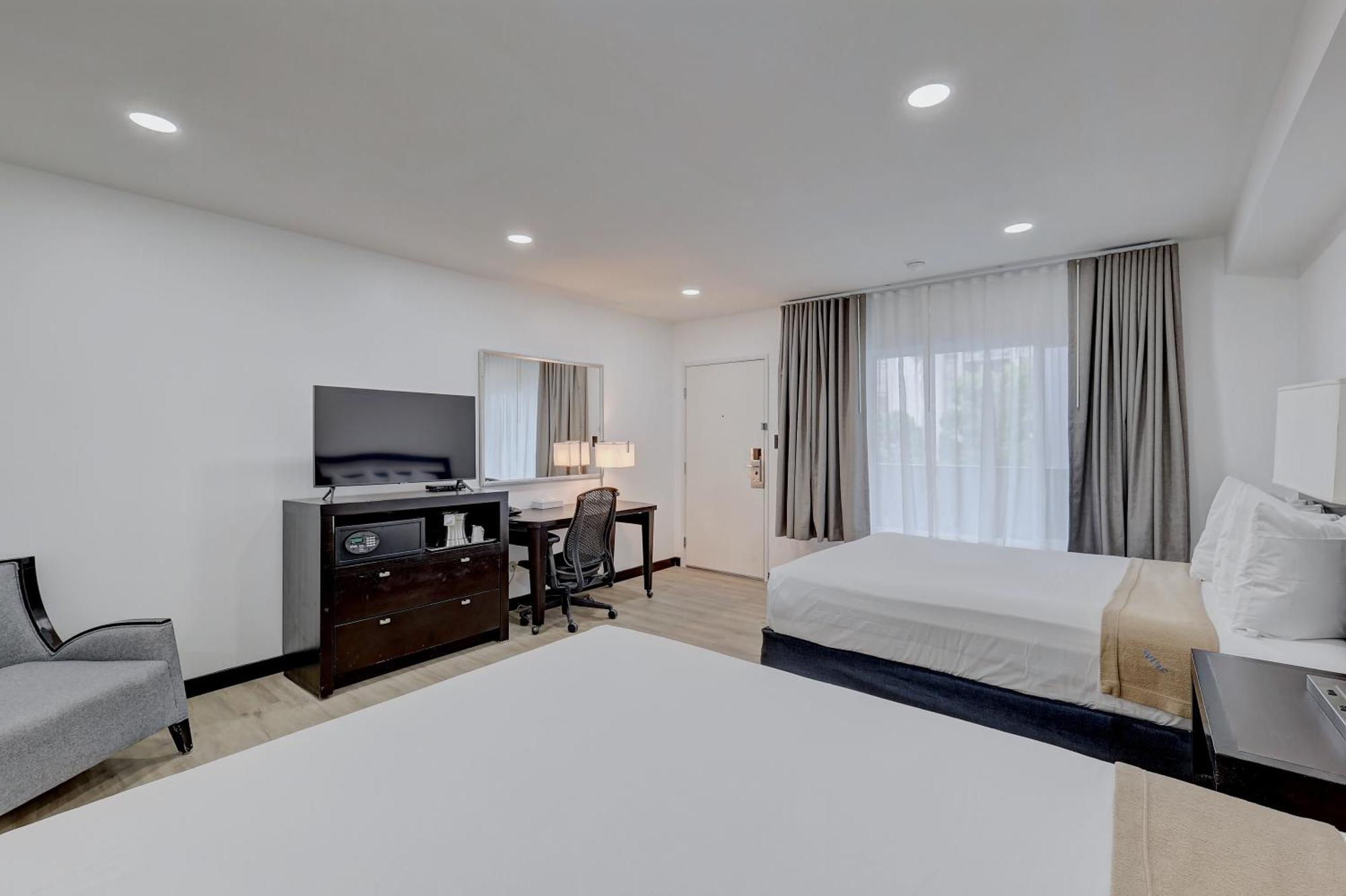 Queen Room Two Queen Beds Mobility Access or Non-Smoking