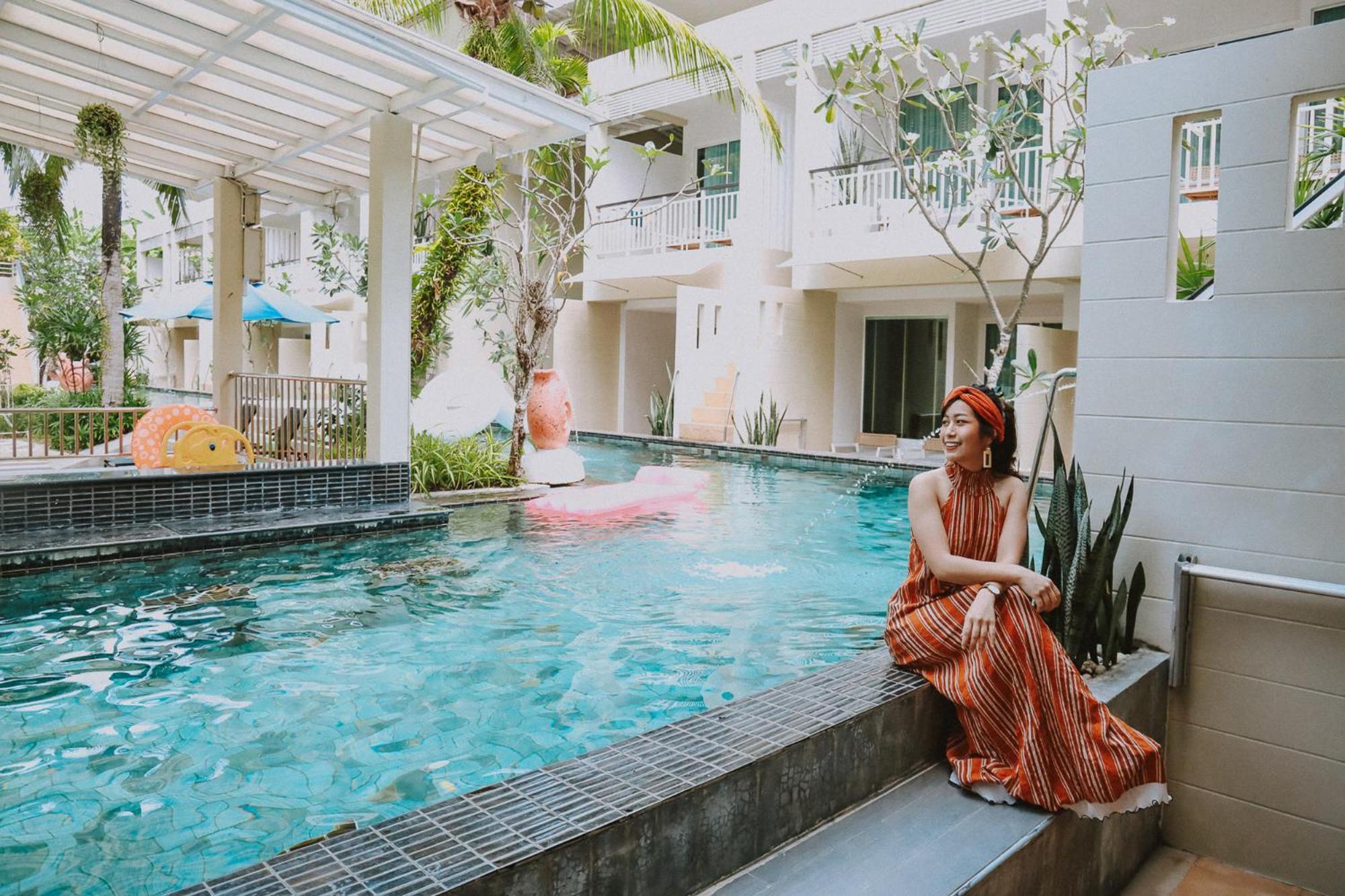 Deluxe Pool Access