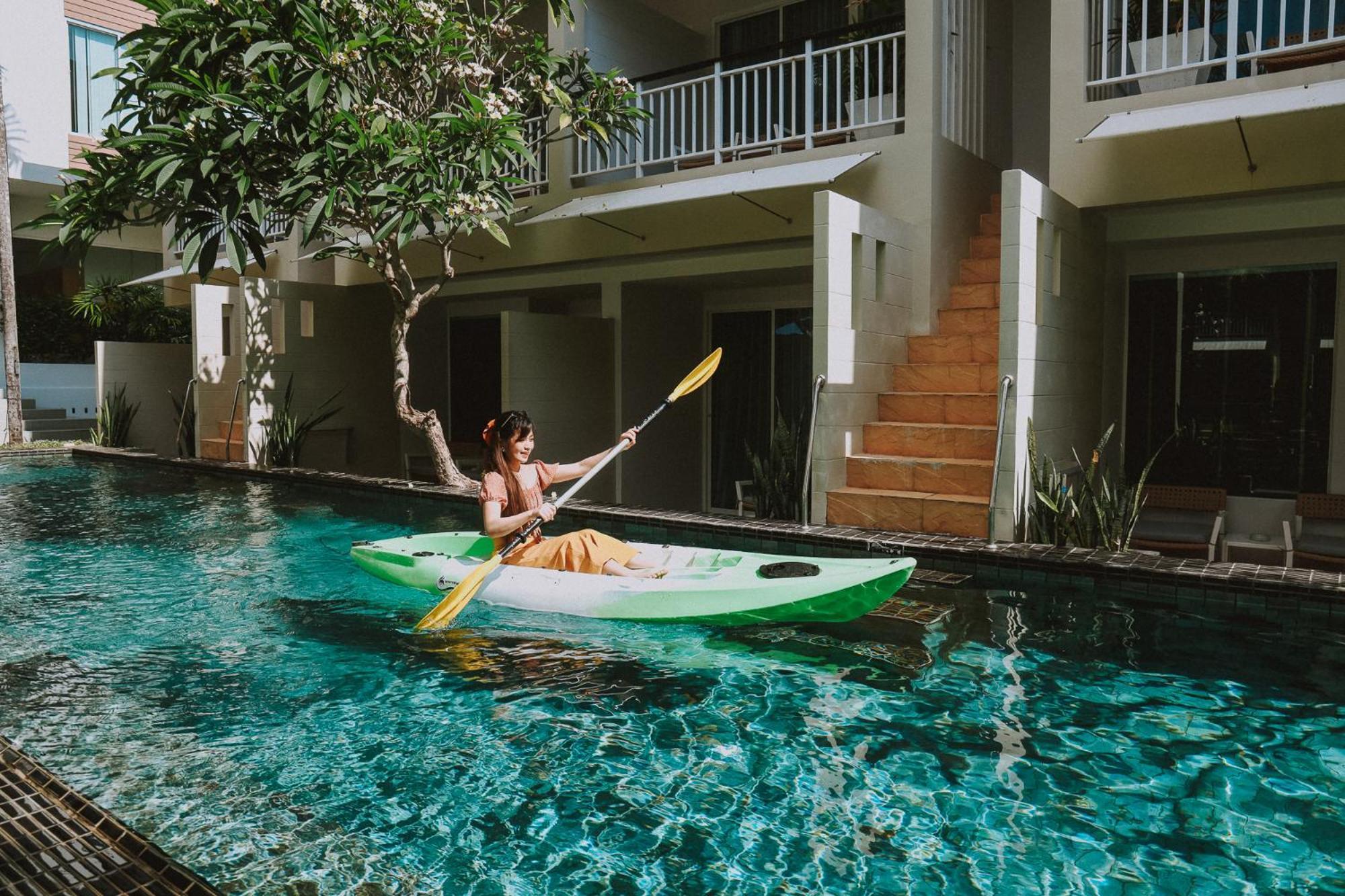 Deluxe Pool Access
