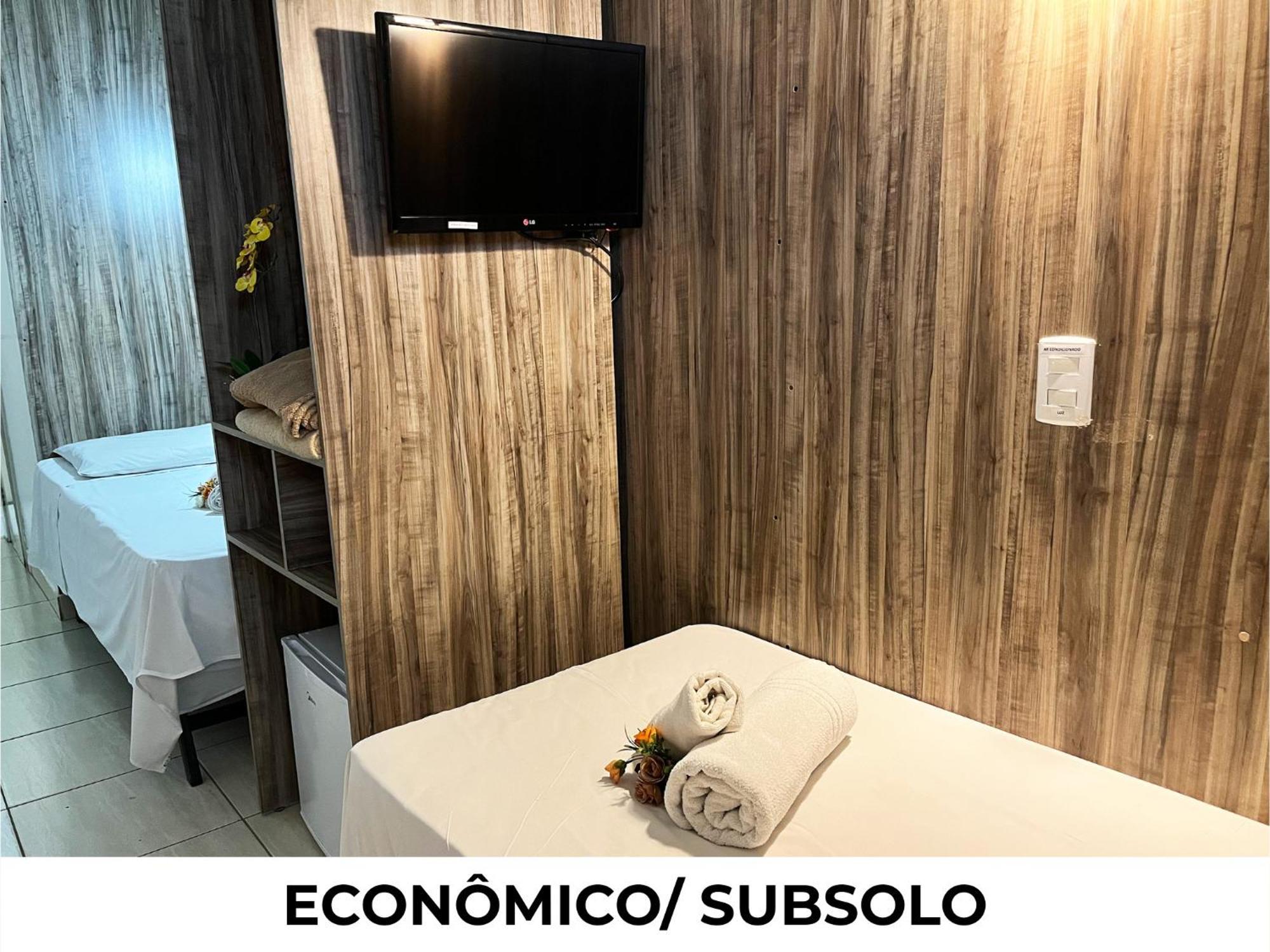 Quarto Duplo Econômico no Subsolo — 12 m²