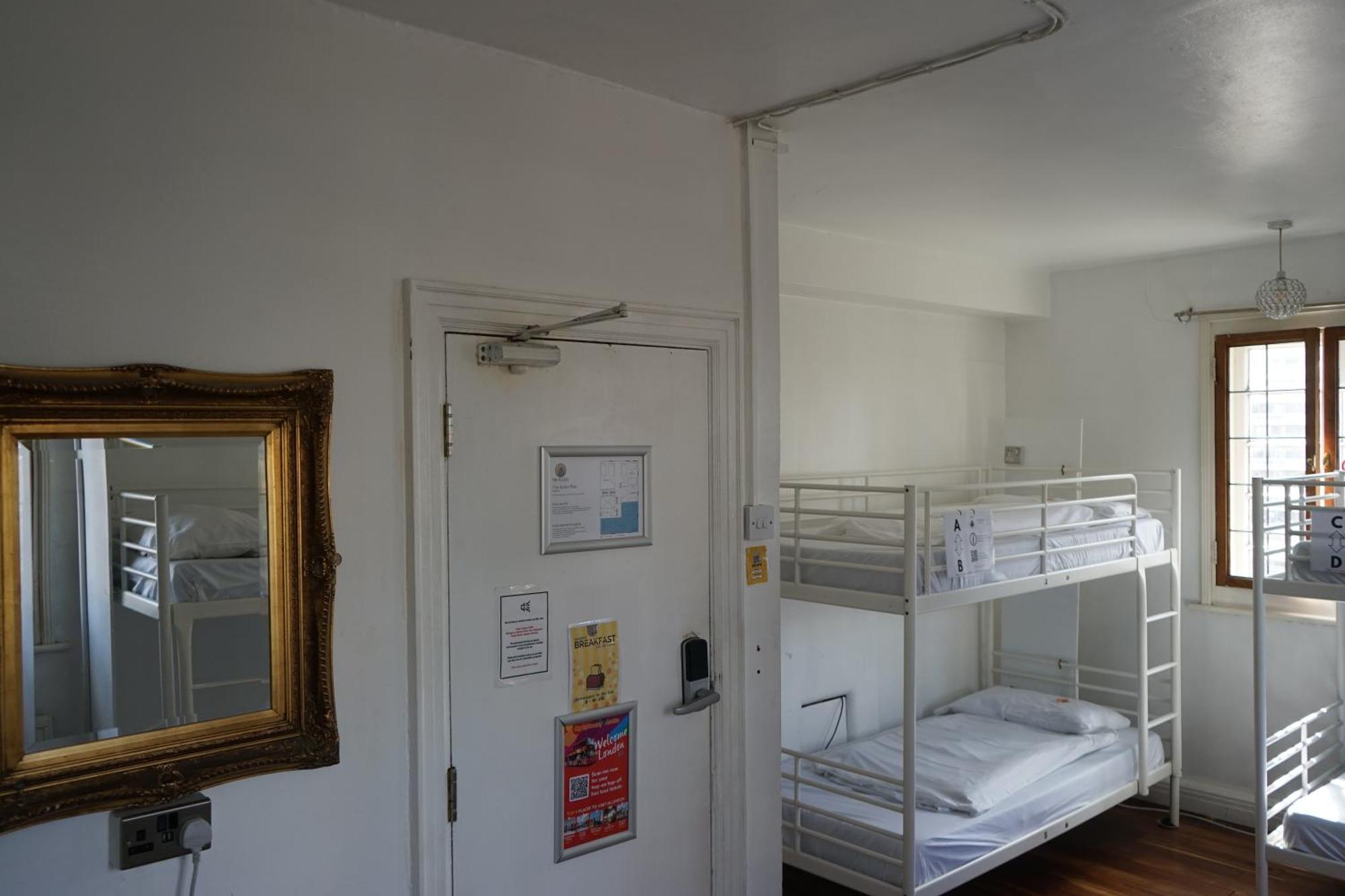 Bed 8-Bed Mixed Dormitory Room