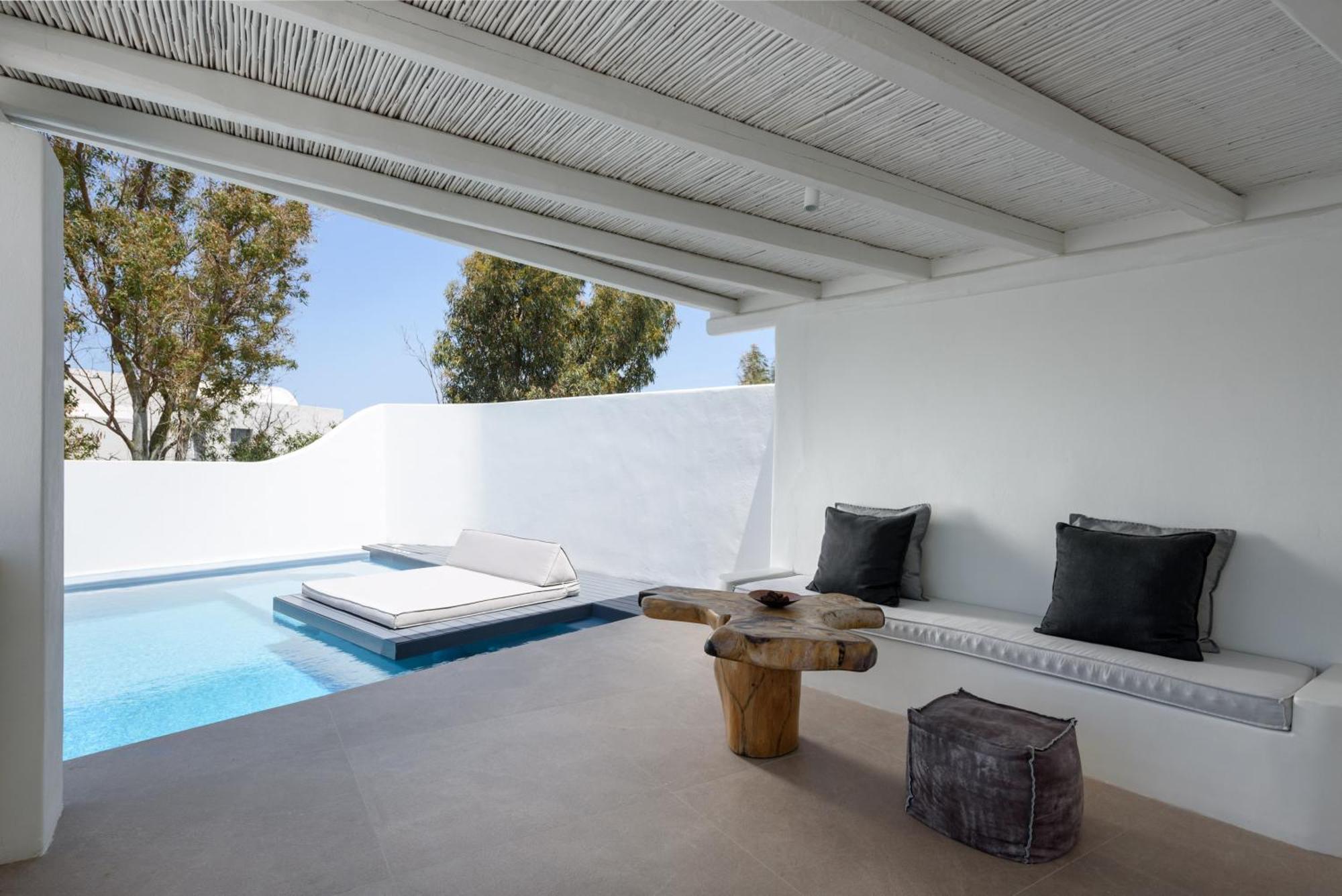 Honeymoon Pool Suite