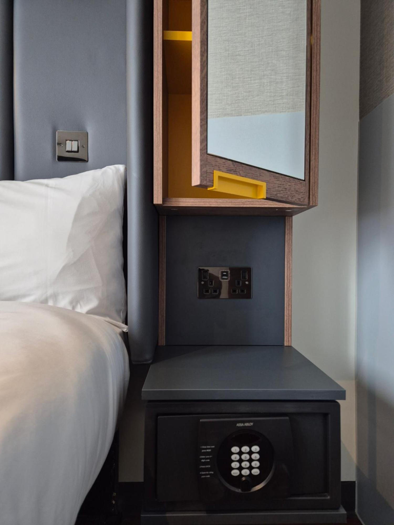 Cosy Double Room no Window