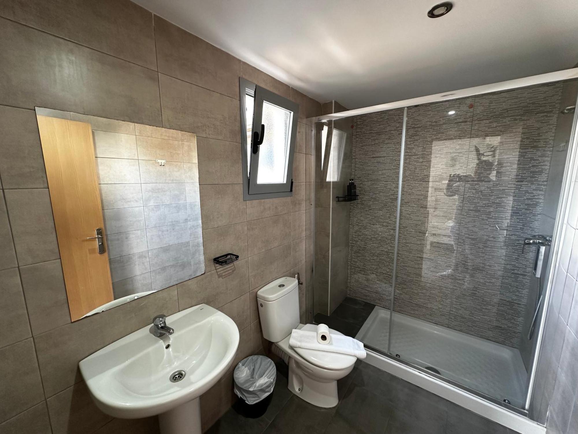 Double Room Private Bathroom