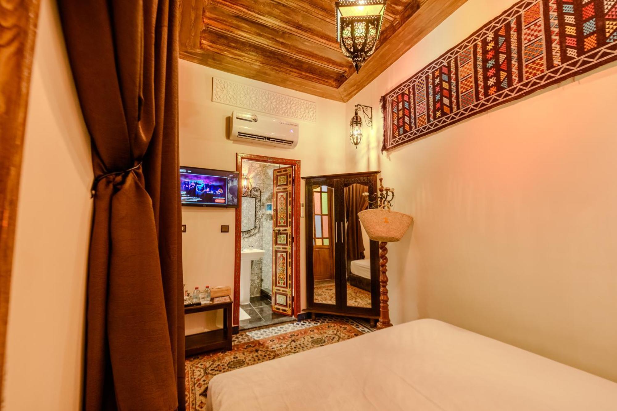 Double or Twin Room Private Bathroom