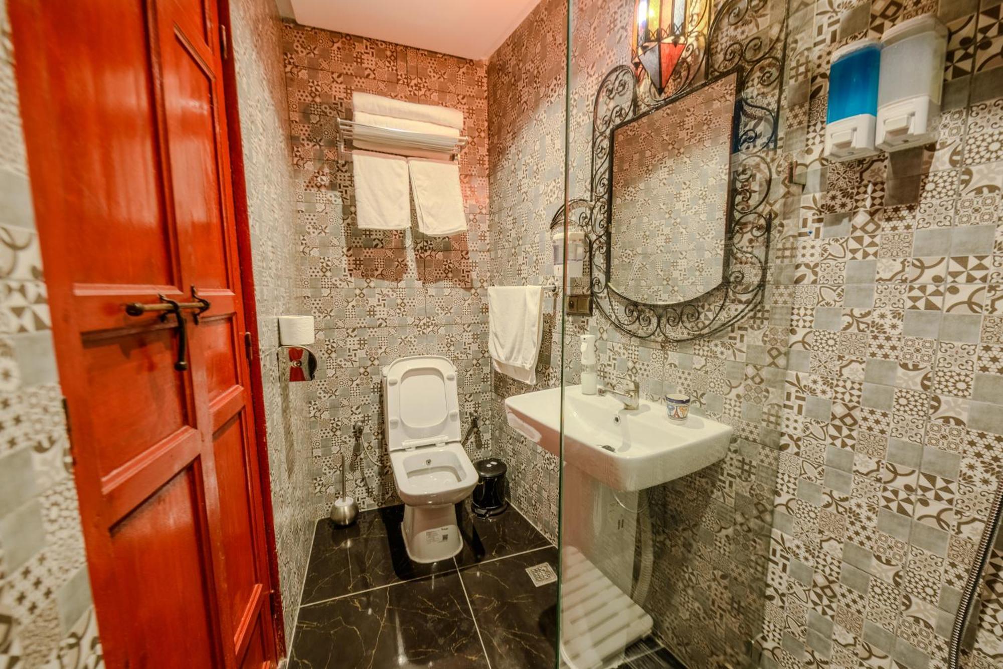 Double or Twin Room Private Bathroom