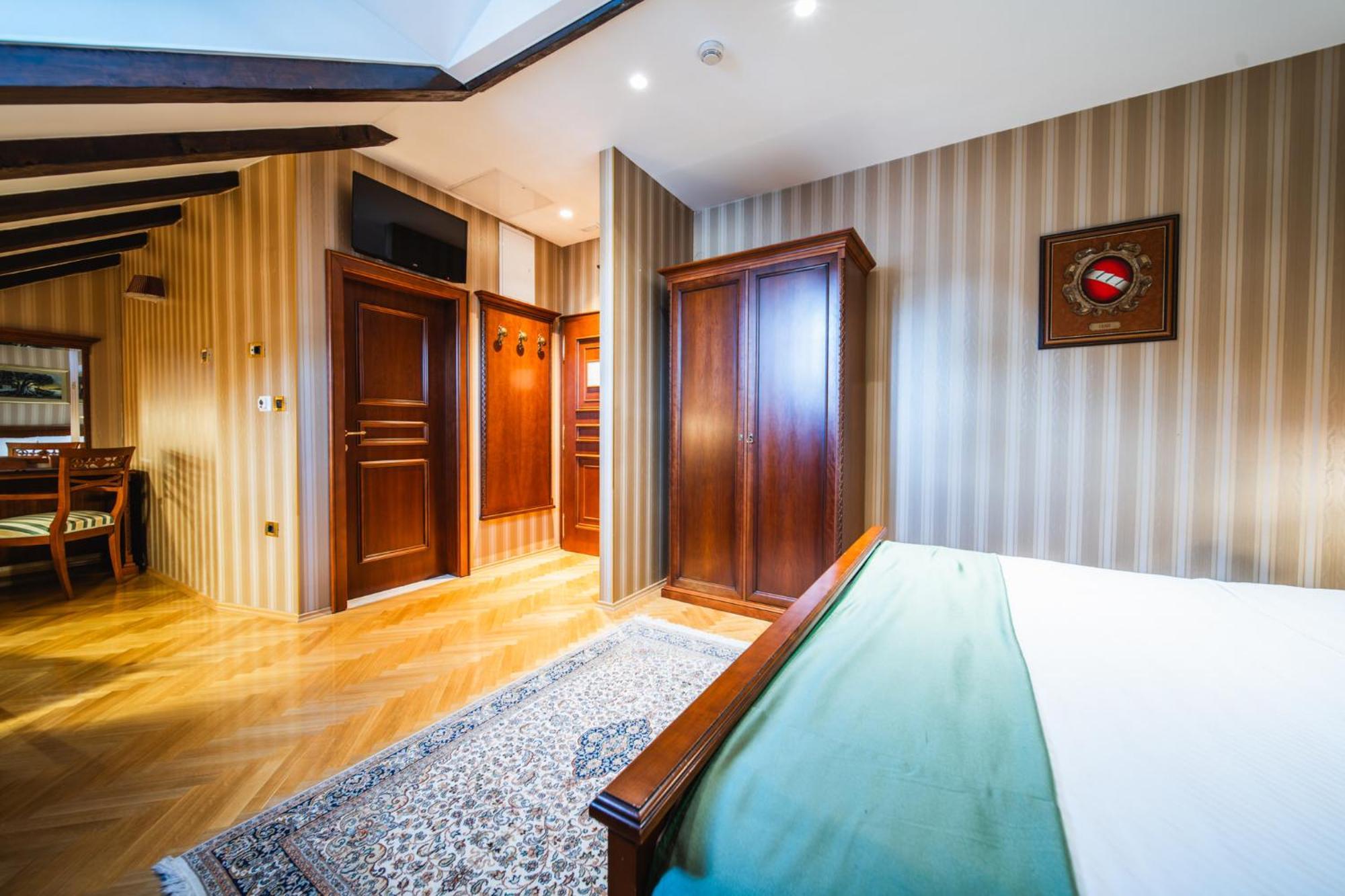 Elegant Loft Room
