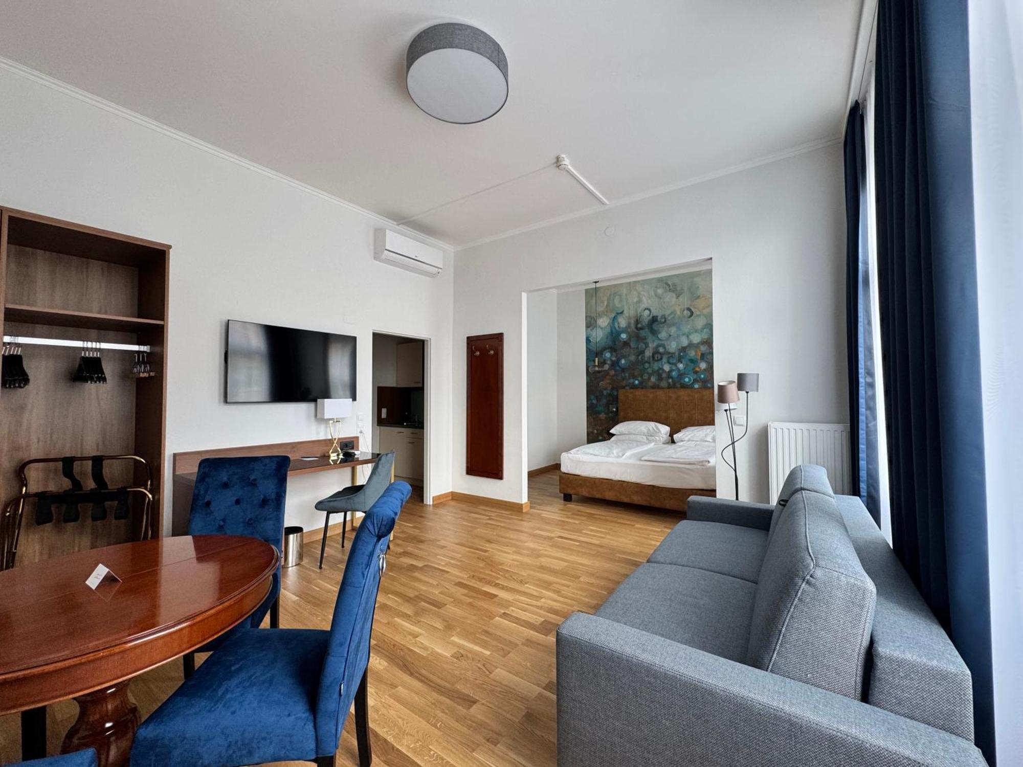 Superior One Bedroom Apartment