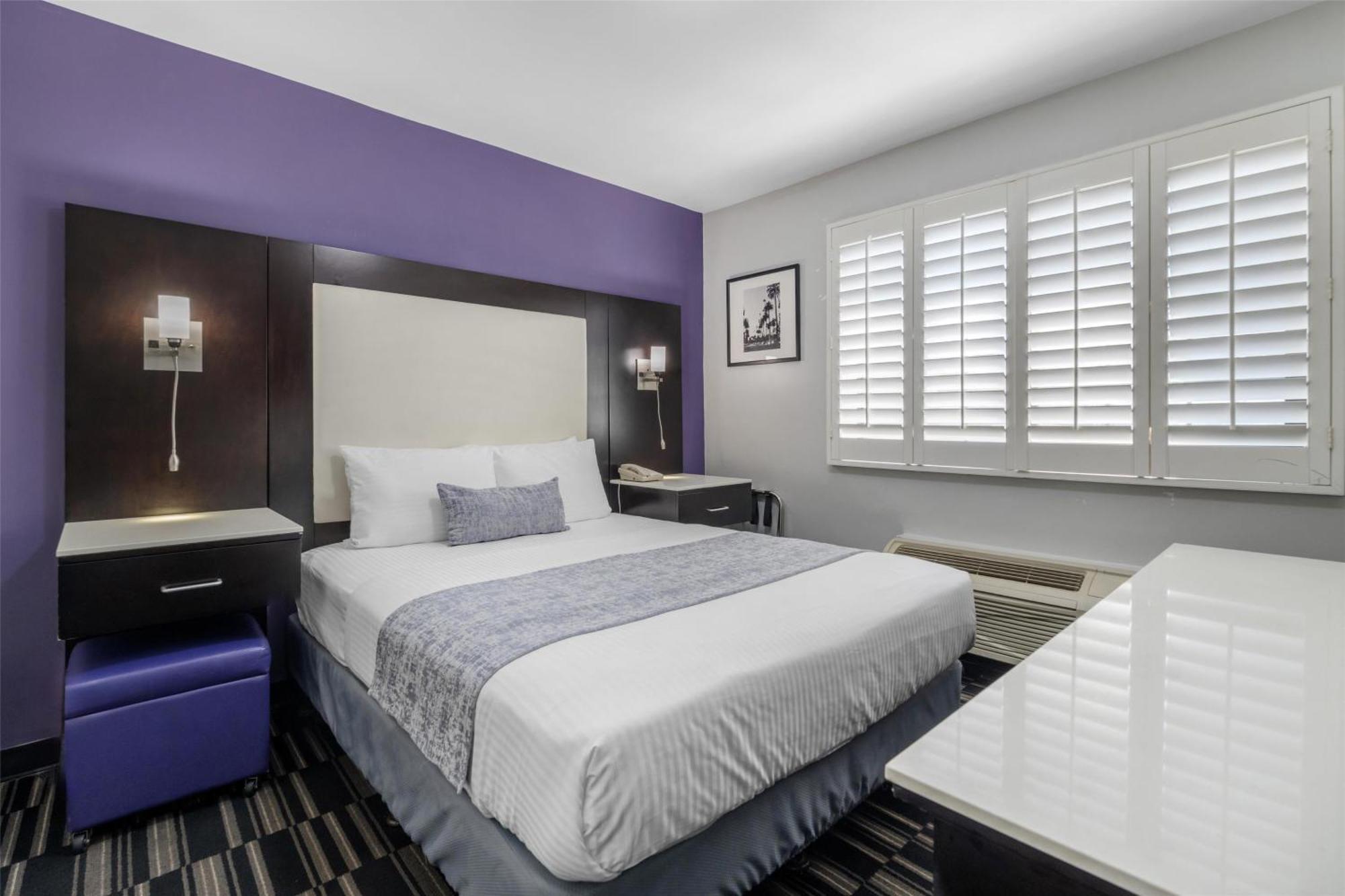 Family Suite with Two Queen Beds,1698871795:JPEG