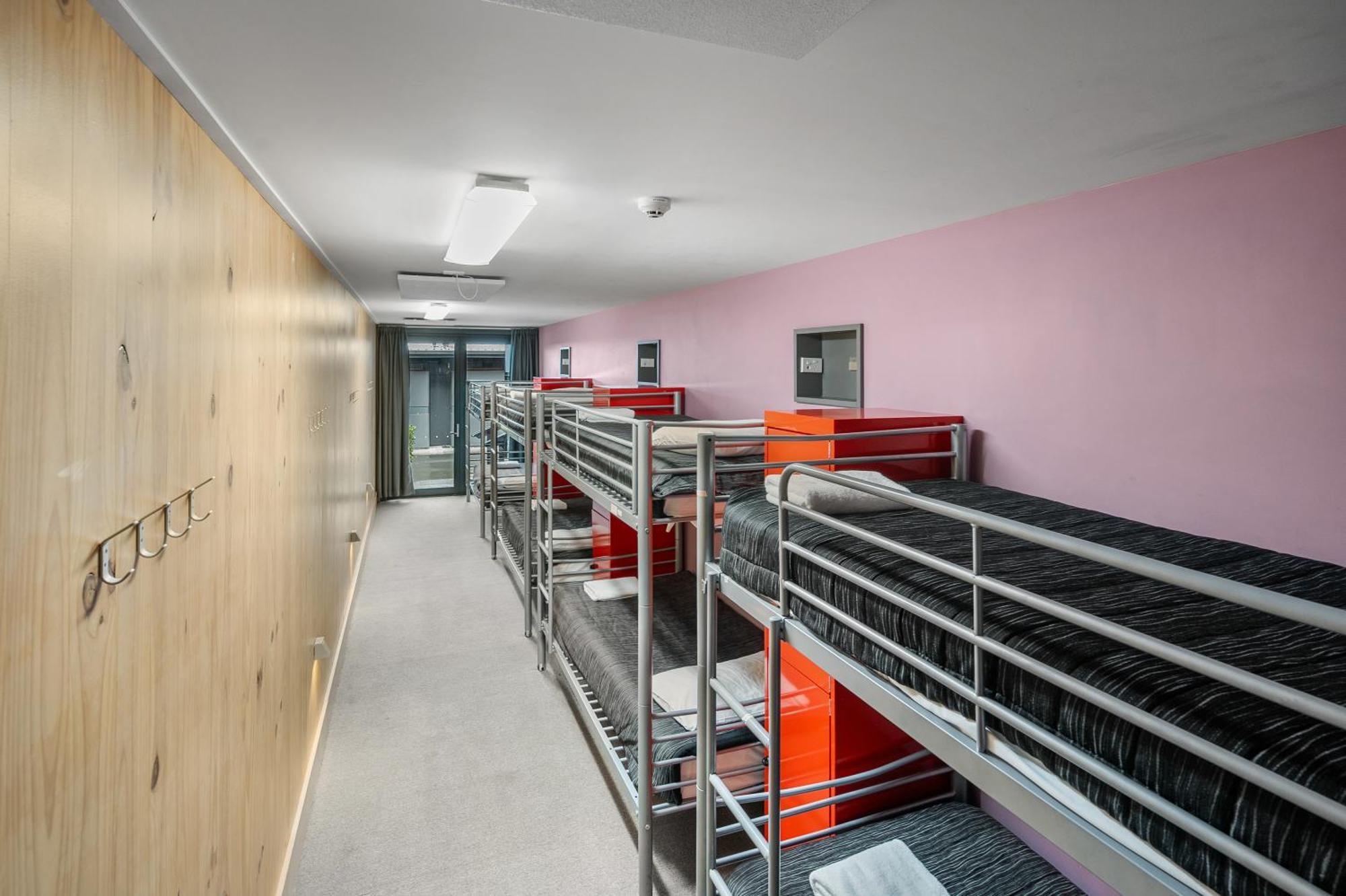 Bed 8-Bed Dormitory Room