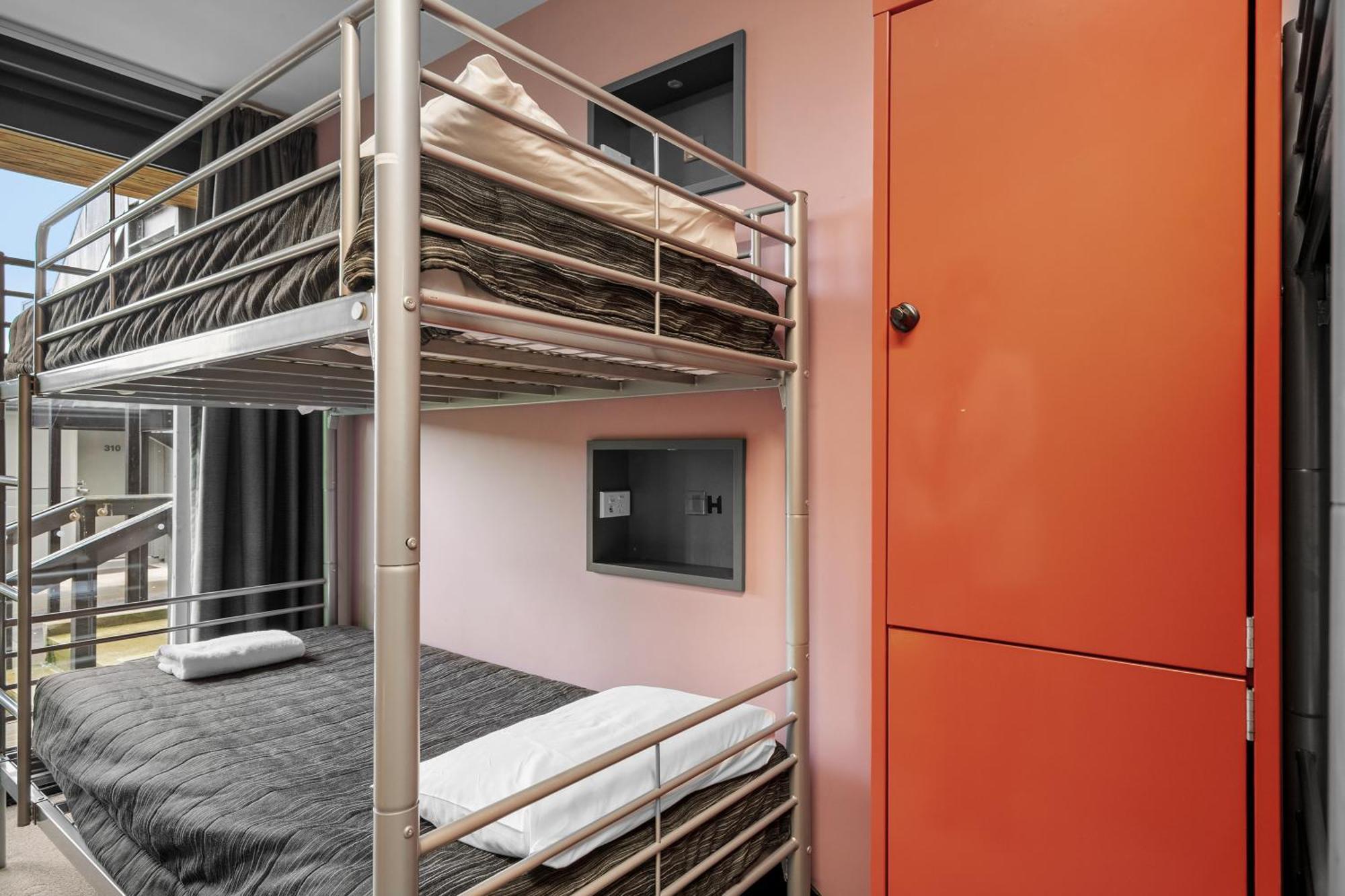Bed 8-Bed Dormitory Room