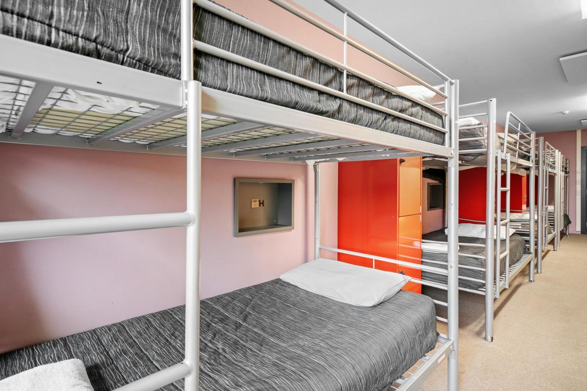 Bed 8-Bed Dormitory Room