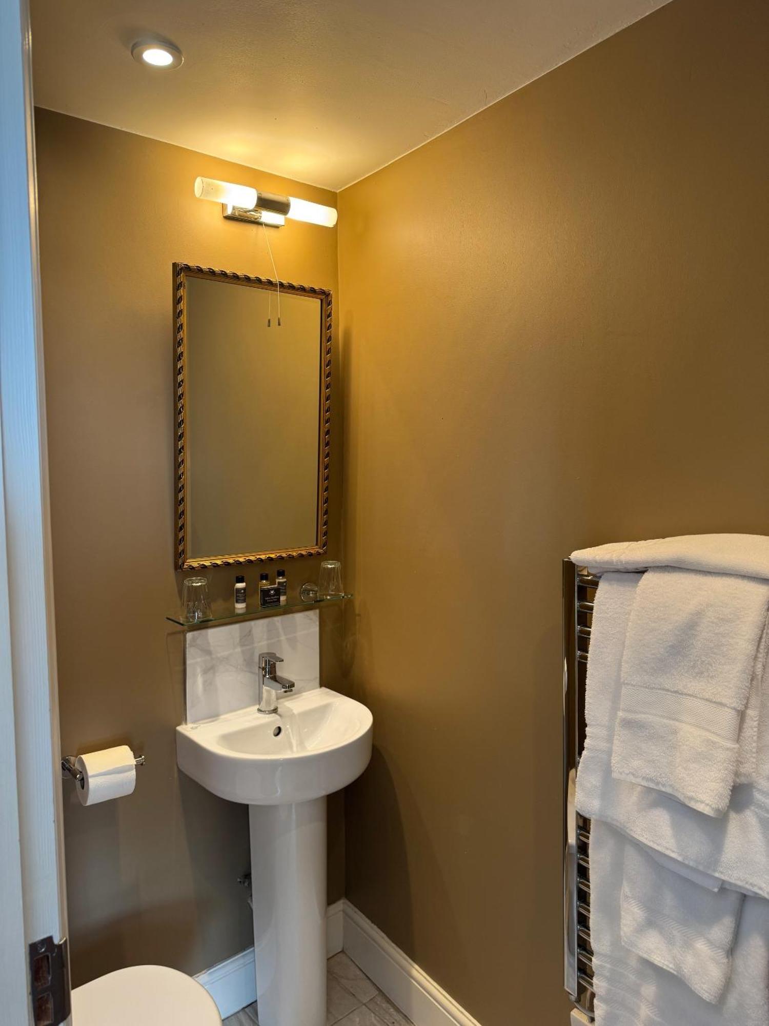 Double Room Private Bathroom