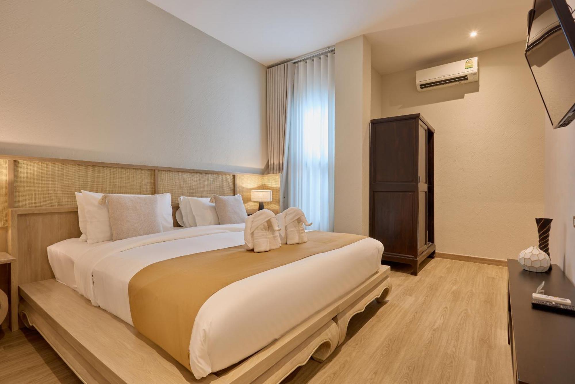 Deluxe King Room