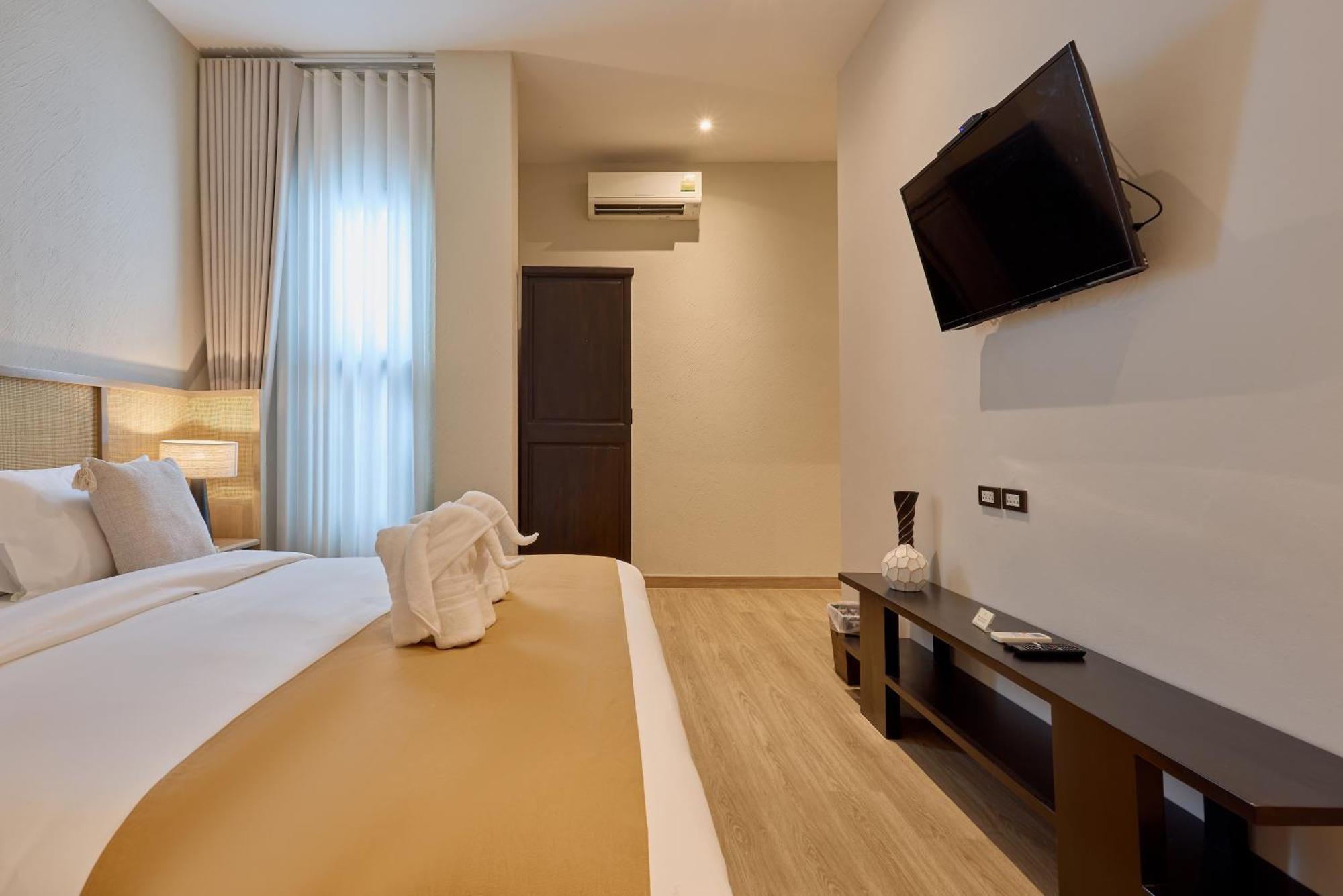 Deluxe King Room