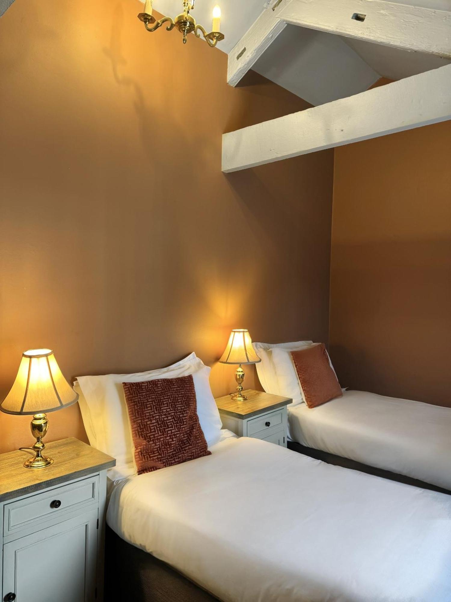 Twin Room Private Bathroom