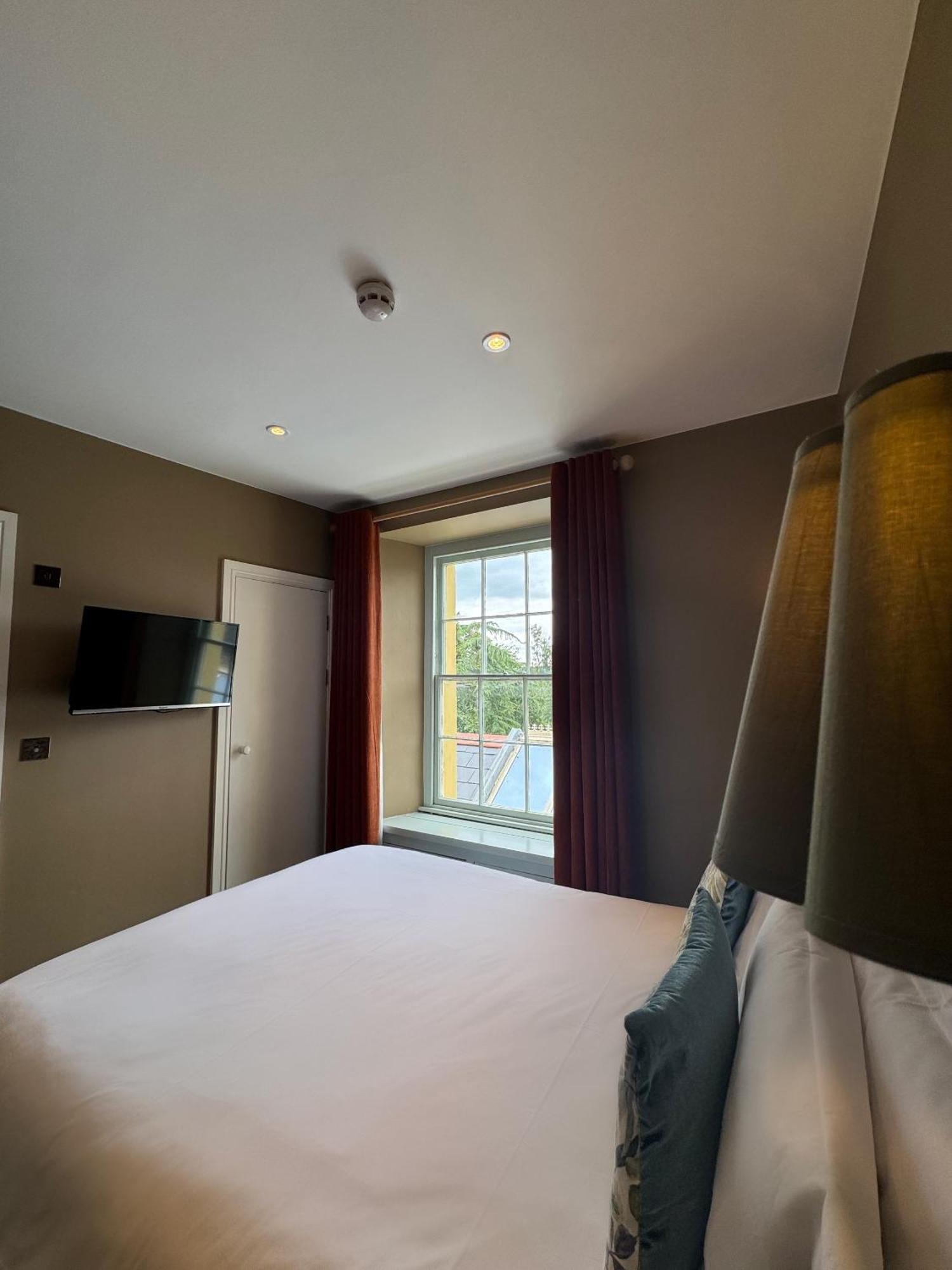 Double Room Private Bathroom