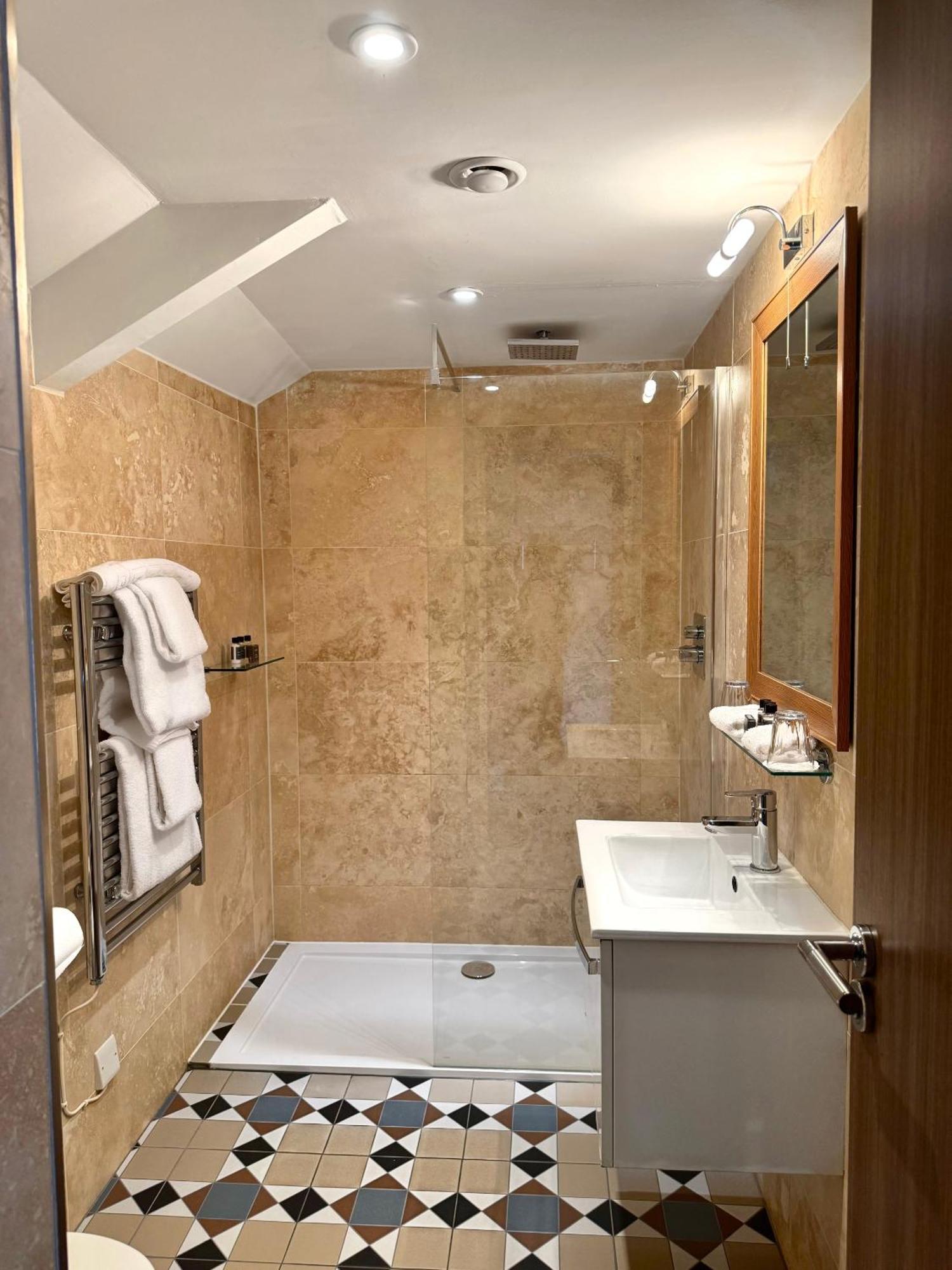 Twin Room Private Bathroom