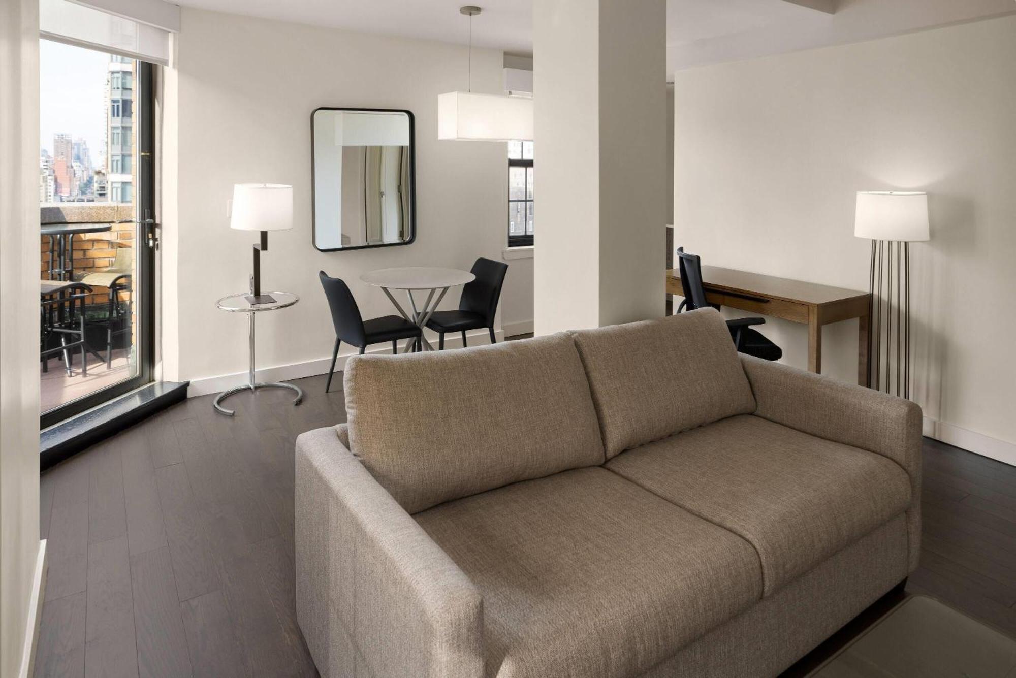 1 Queen Bed One-Bedroom Apartment Non-Smoking