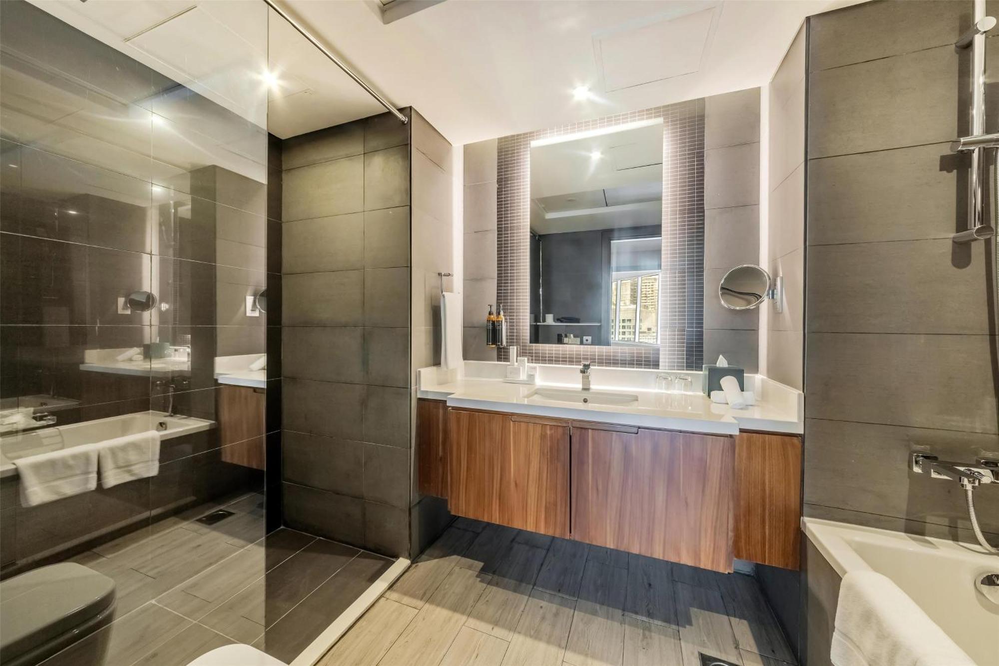Executive Room Canal View Lounge Access