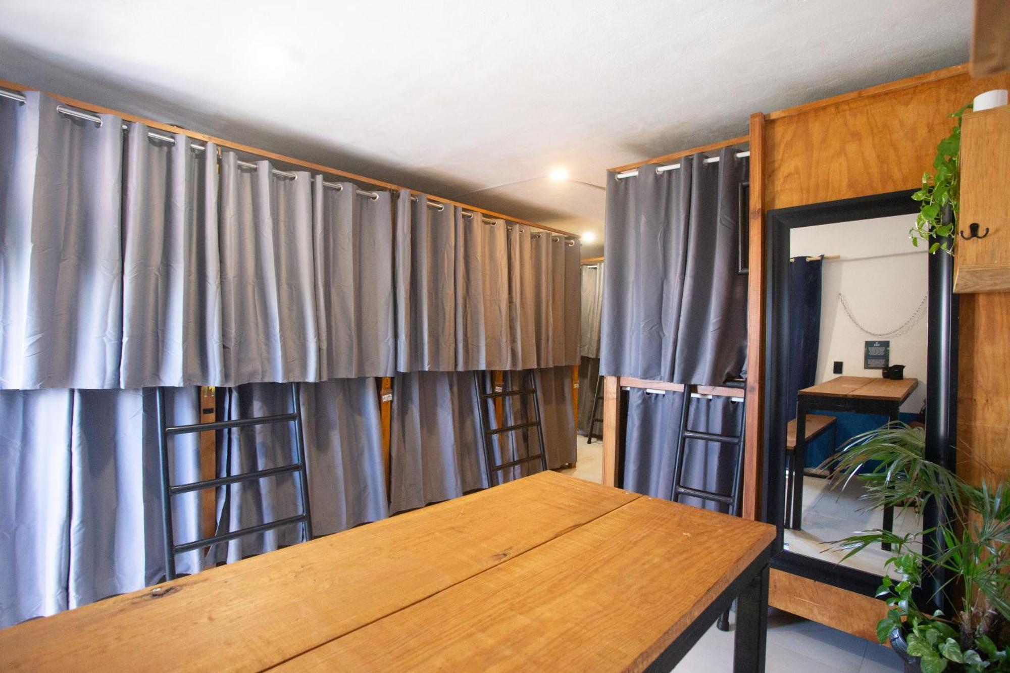 Bed 14-Bed Mixed Dormitory Room