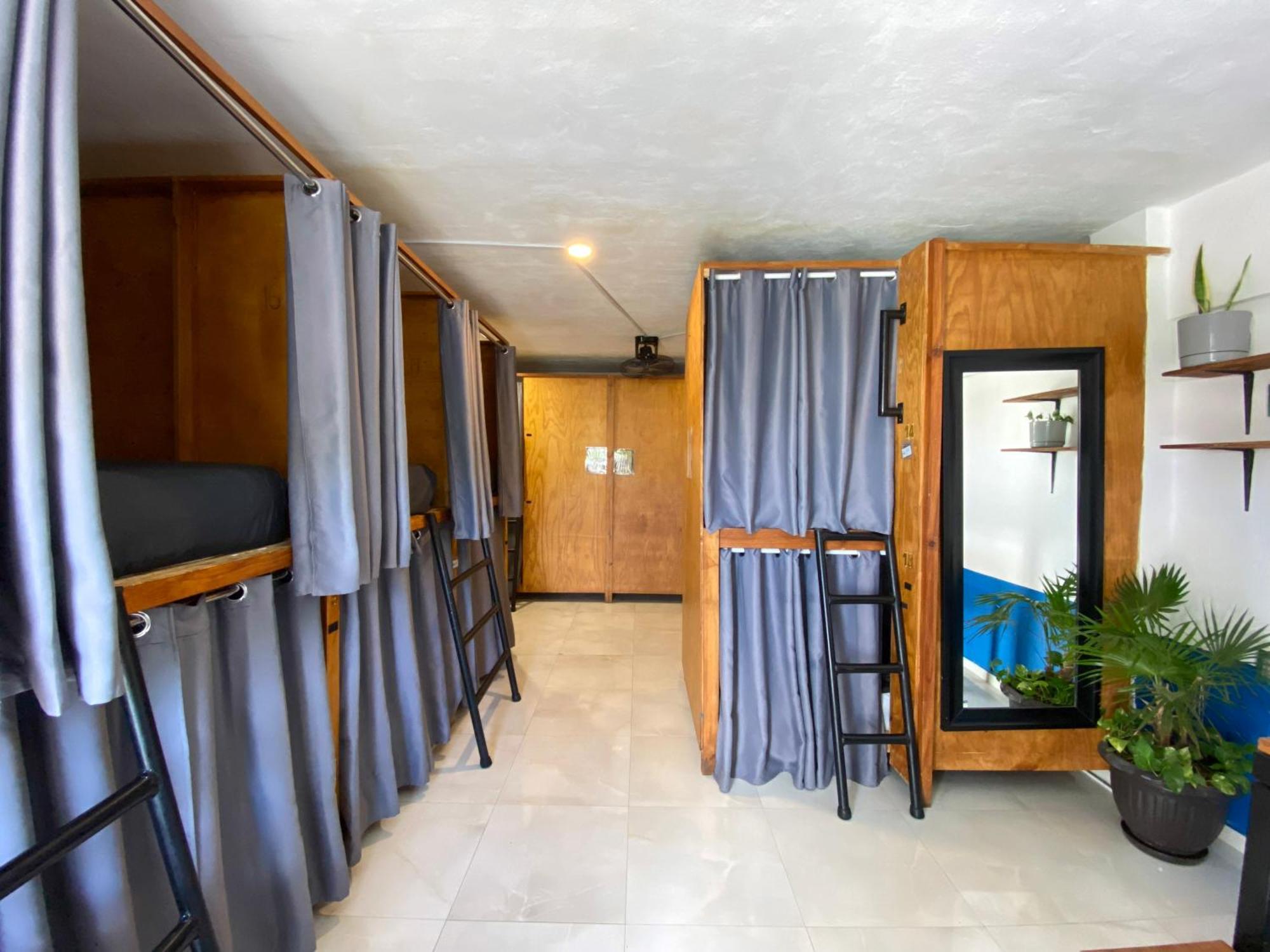 Bed 14-Bed Mixed Dormitory Room