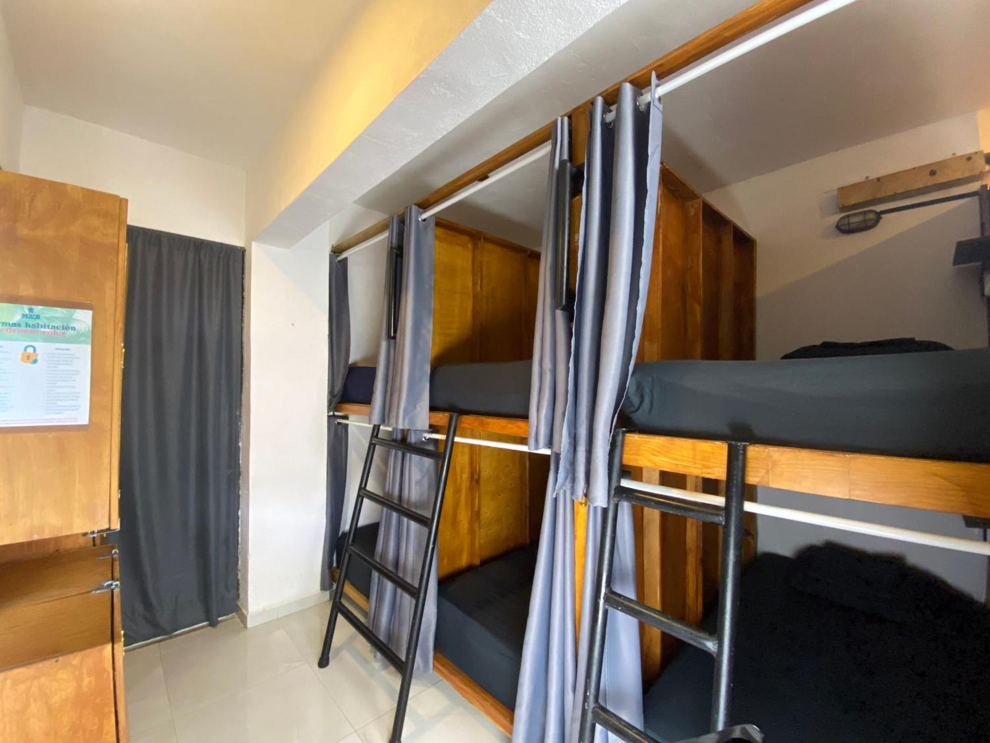 Bed 8-Bed Female Dormitory Room