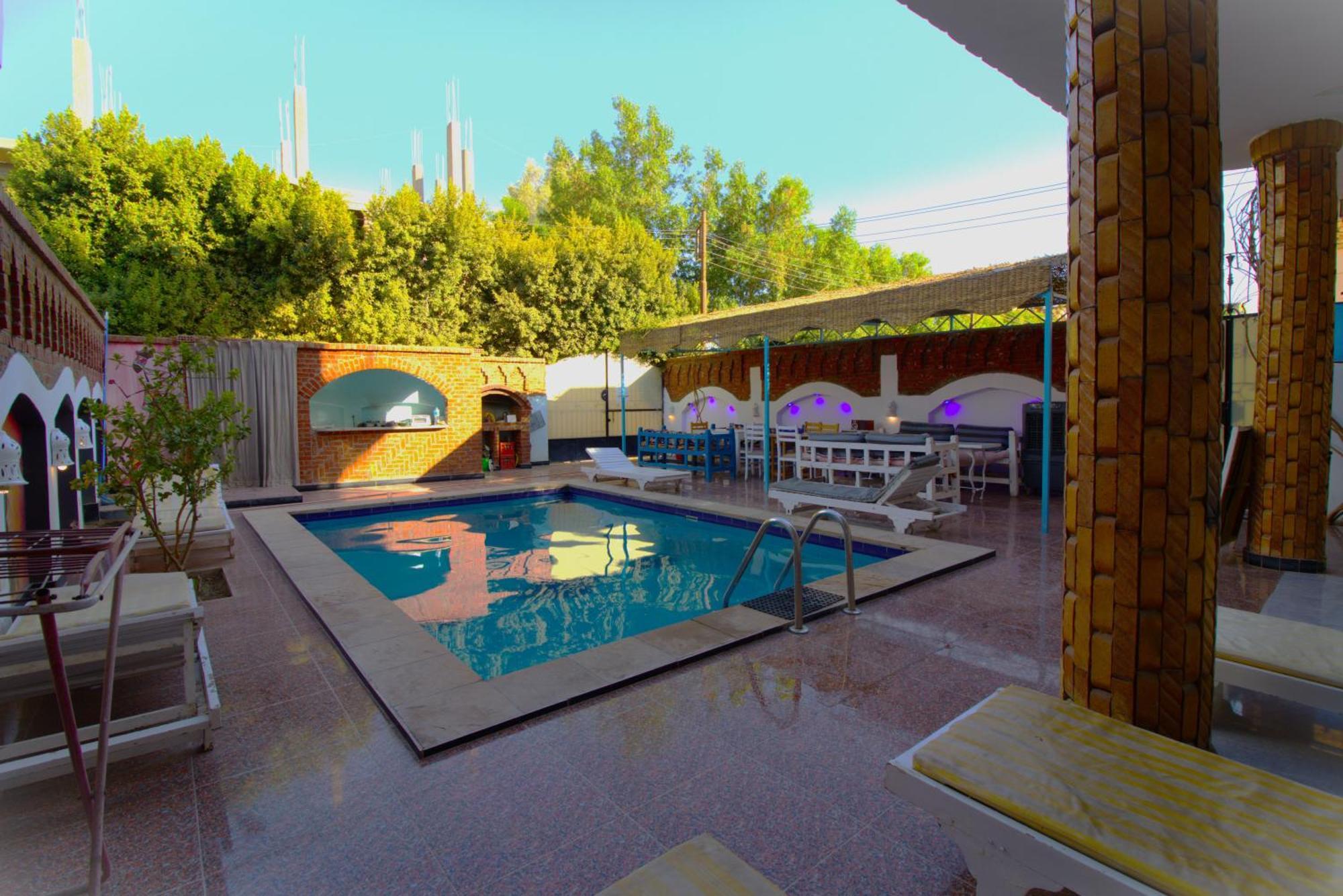 Studio Pool View